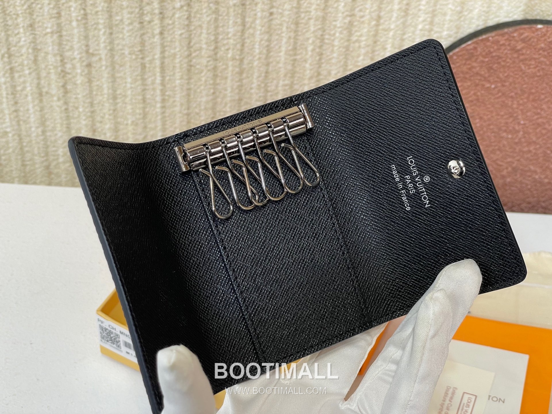 Louis Vuitton Multicle 6 Key Holder Monogram Multicolor Coated Canvas Leather Snap Button Key Case 루이비통 멀티클 6 모노그램 멀티컬러 코팅 캔버스 레더 스냅 키케이스 M14092 12cm 6