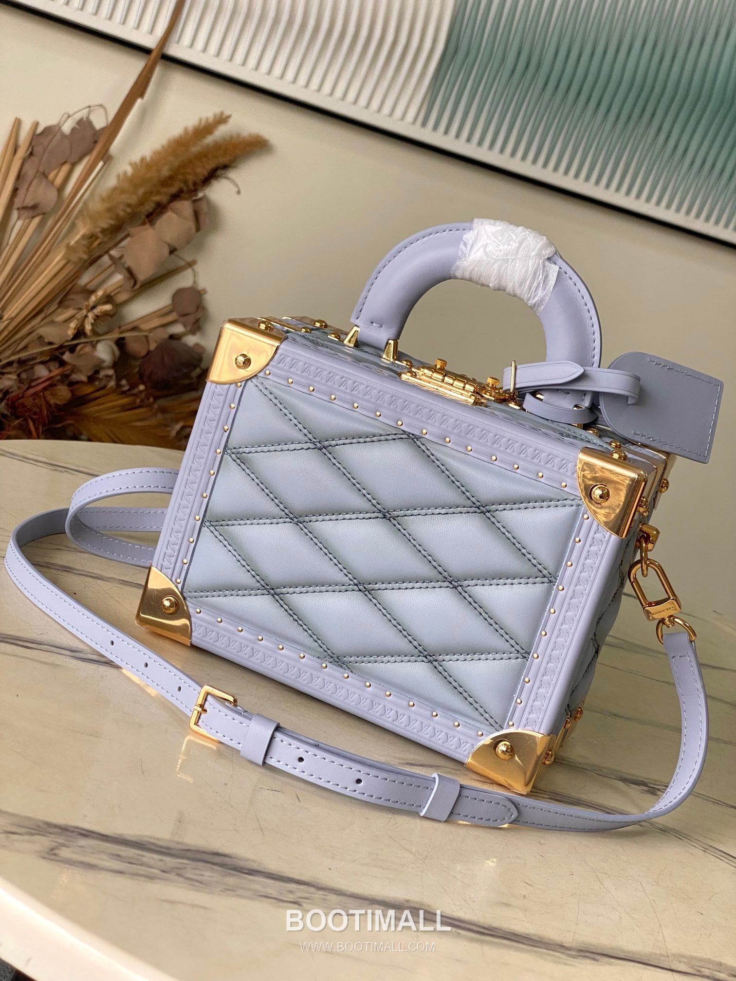 Louis Vuitton Petite Valise Bag Quilted Leather Top Handle Shoulder Bag with Chain Strap 루이비통 쁘띠 발리즈 퀼팅 레더 탑핸들 숄더백 체인스트랩 M11047 22.5cm 3