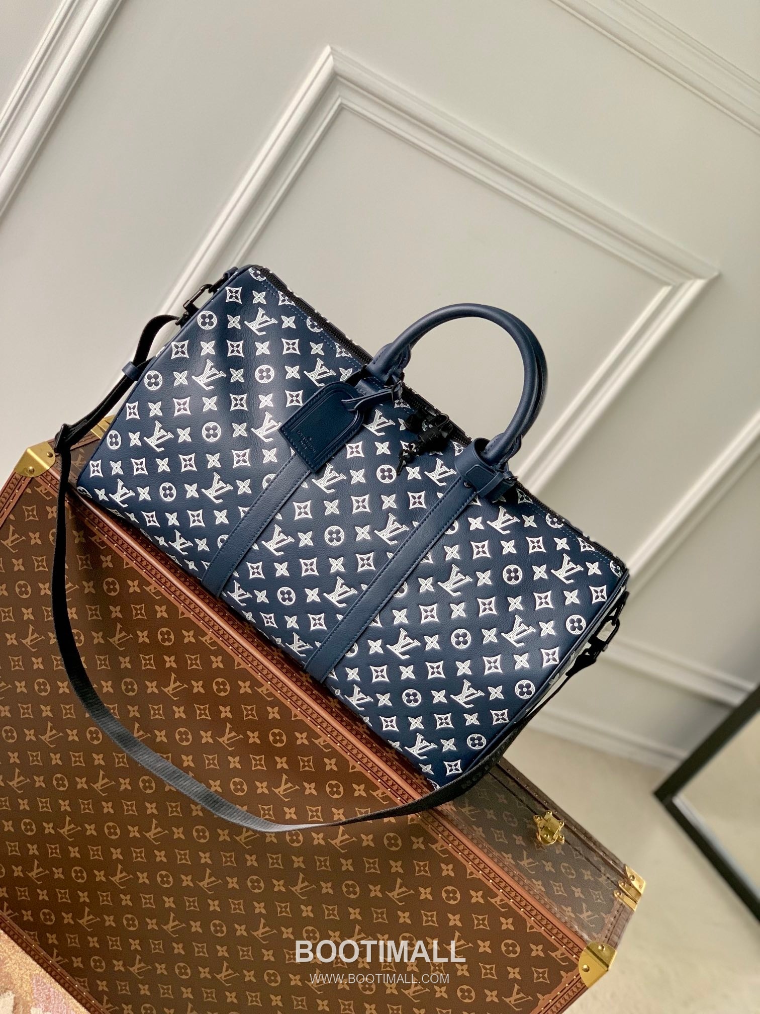 Louis Vuitton Keepall Bandoulière 50 Travel Bag Monogram Shadow Calfskin Leather Duffle Bag with Strap 루이비통 키폴 반둘리에 50 모노그램 쉐도우 카프스킨 레더 더플백 스트랩 M24953 50cm 1