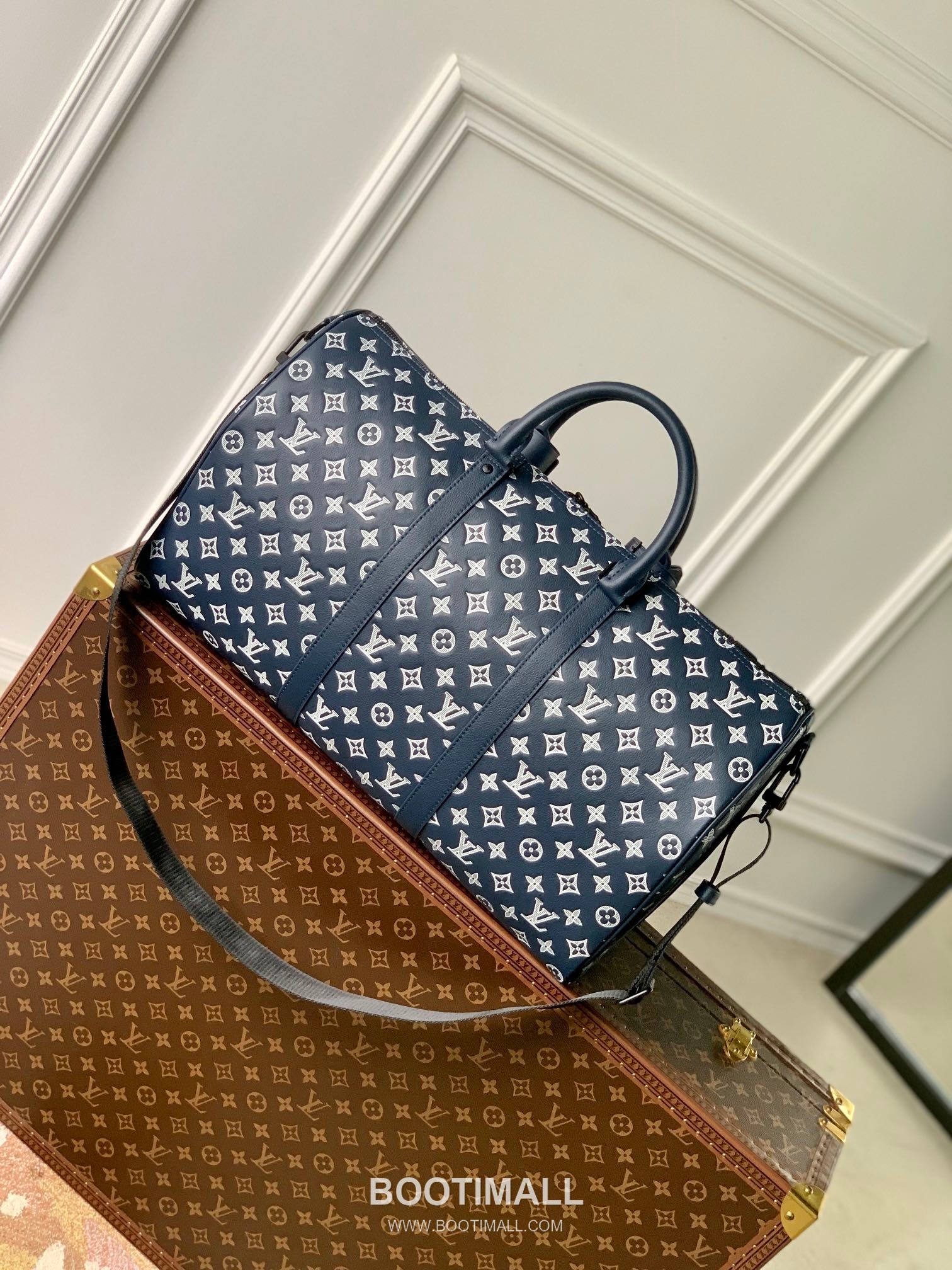 Louis Vuitton Keepall Bandoulière 50 Travel Bag Monogram Shadow Calfskin Leather Duffle Bag with Strap 루이비통 키폴 반둘리에 50 모노그램 쉐도우 카프스킨 레더 더플백 스트랩 M24953 50cm 3