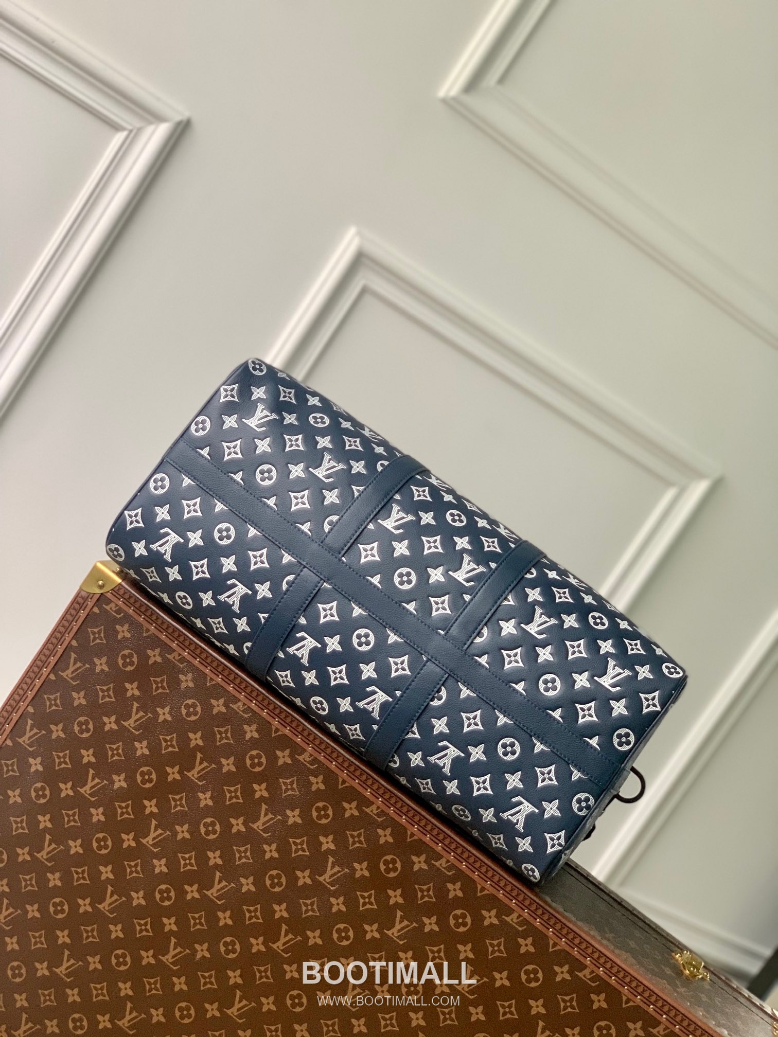 Louis Vuitton Keepall Bandoulière 50 Travel Bag Monogram Shadow Calfskin Leather Duffle Bag with Strap 루이비통 키폴 반둘리에 50 모노그램 쉐도우 카프스킨 레더 더플백 스트랩 M24953 50cm 4