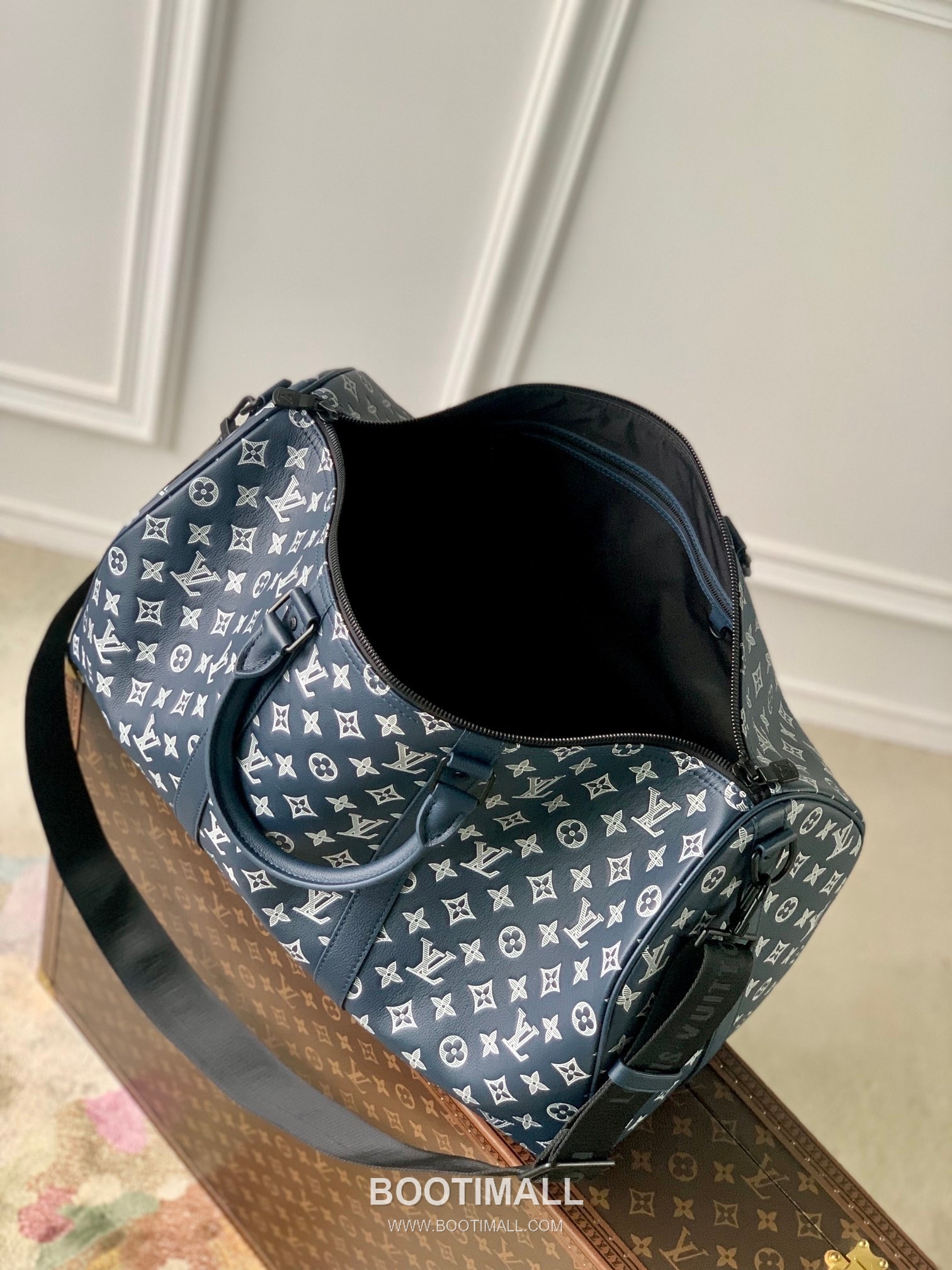 Louis Vuitton Keepall Bandoulière 50 Travel Bag Monogram Shadow Calfskin Leather Duffle Bag with Strap 루이비통 키폴 반둘리에 50 모노그램 쉐도우 카프스킨 레더 더플백 스트랩 M24953 50cm 9