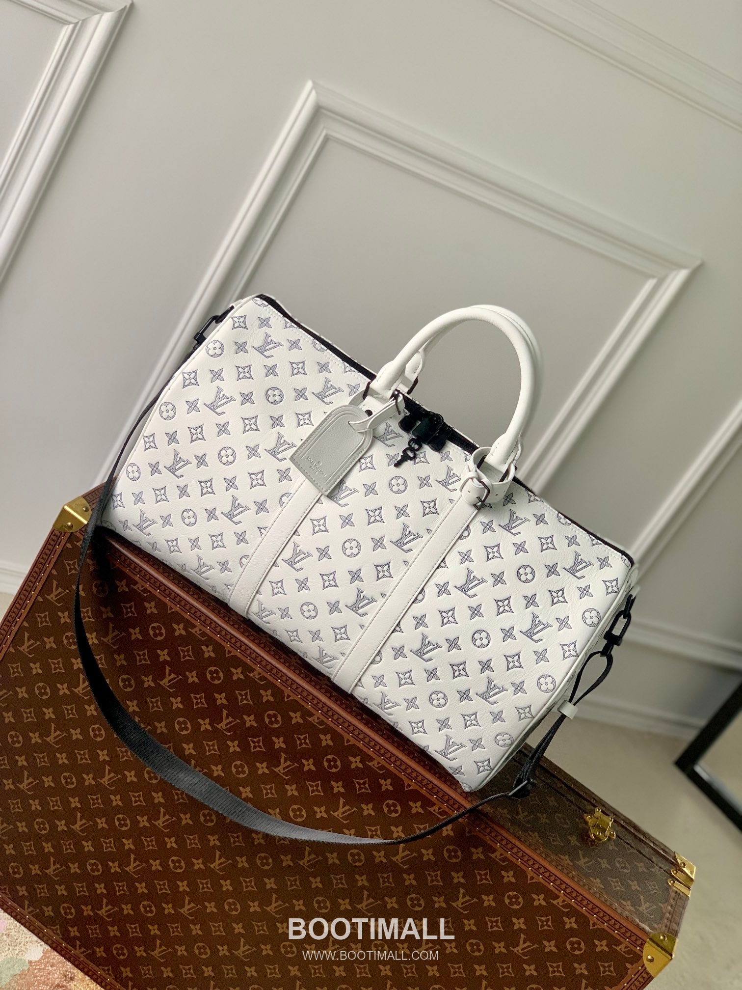 Louis Vuitton Keepall Bandoulière 50 Travel Bag Monogram Shadow Calfskin Leather Duffle Bag with Strap 루이비통 키폴 반둘리에 50 모노그램 쉐도우 카프스킨 레더 더플백 스트랩 M24954 50cm 1
