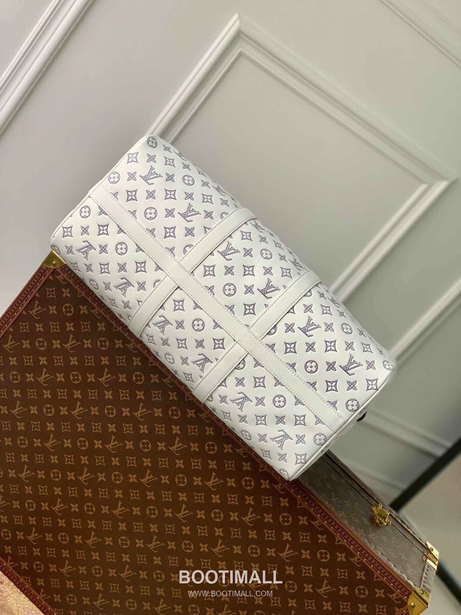 Louis Vuitton Keepall Bandoulière 50 Travel Bag Monogram Shadow Calfskin Leather Duffle Bag with Strap 루이비통 키폴 반둘리에 50 모노그램 쉐도우 카프스킨 레더 더플백 스트랩 M24954 50cm 4