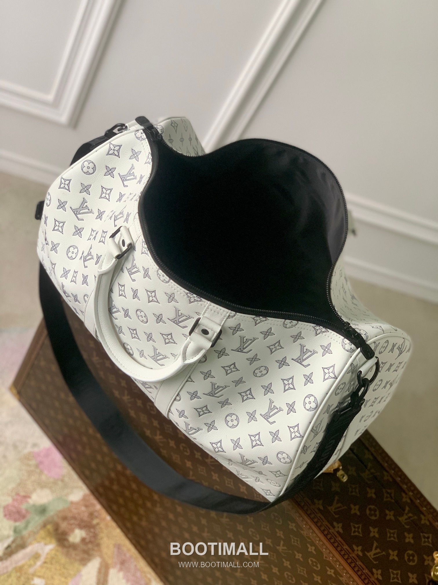 Louis Vuitton Keepall Bandoulière 50 Travel Bag Monogram Shadow Calfskin Leather Duffle Bag with Strap 루이비통 키폴 반둘리에 50 모노그램 쉐도우 카프스킨 레더 더플백 스트랩 M24954 50cm 9