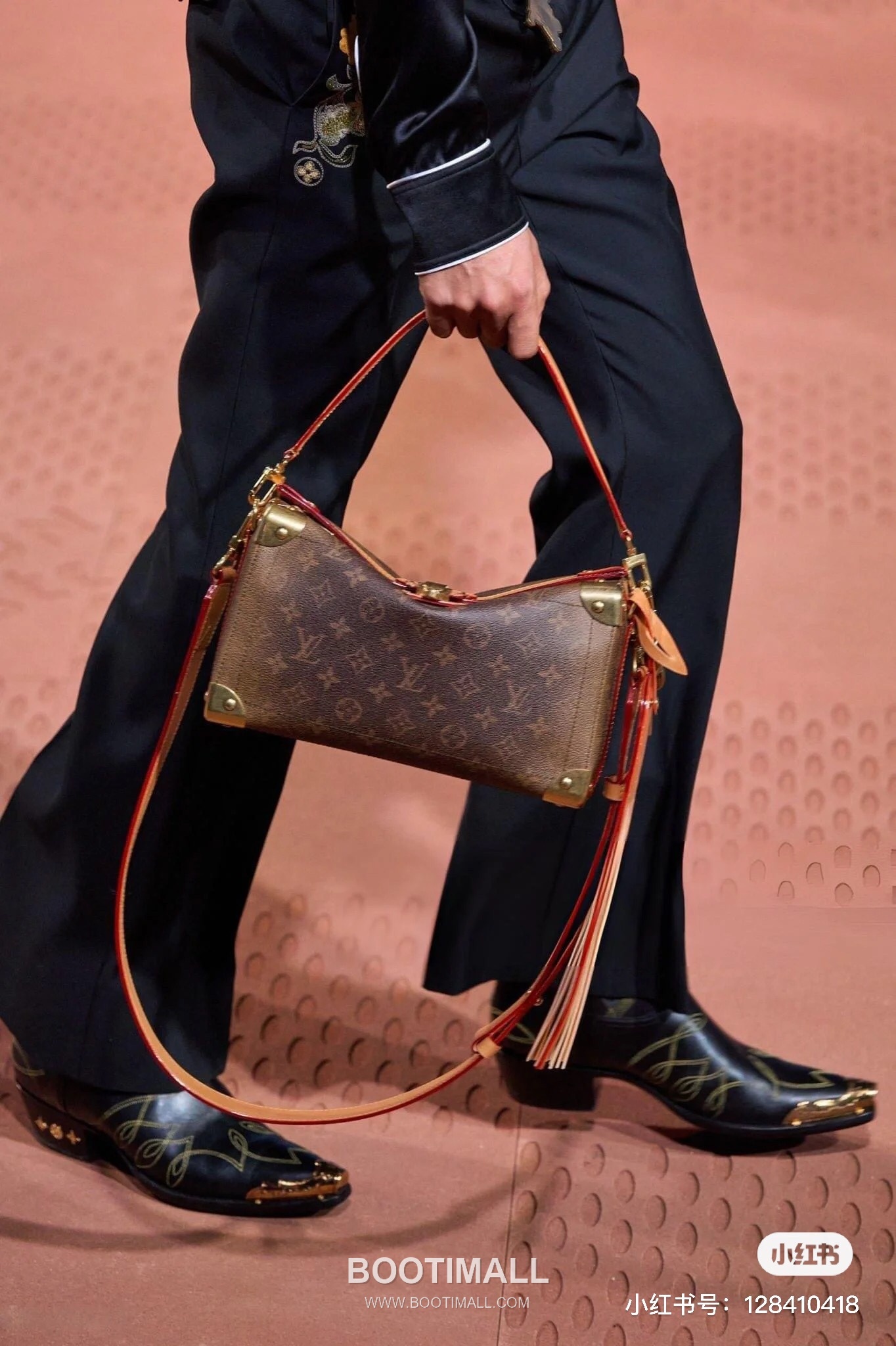 Louis Vuitton Soul Trunk East West Bag Monogram Dust Canvas Structured Shoulder Bag with Metal Corner 루이비통 소울 트렁크 이스트웨스트 모노그램 더스트 캔버스 구조형 숄더백 메탈 코너 M11536 29cm 4