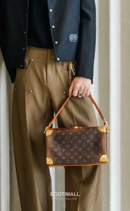 Louis Vuitton Soul Trunk East West Bag Monogram Dust Canvas Structured Shoulder Bag with Metal Corner 루이비통 소울 트렁크 이스트웨스트 모노그램 더스트 캔버스 구조형 숄더백 메탈 코너 M11536 29cm 7