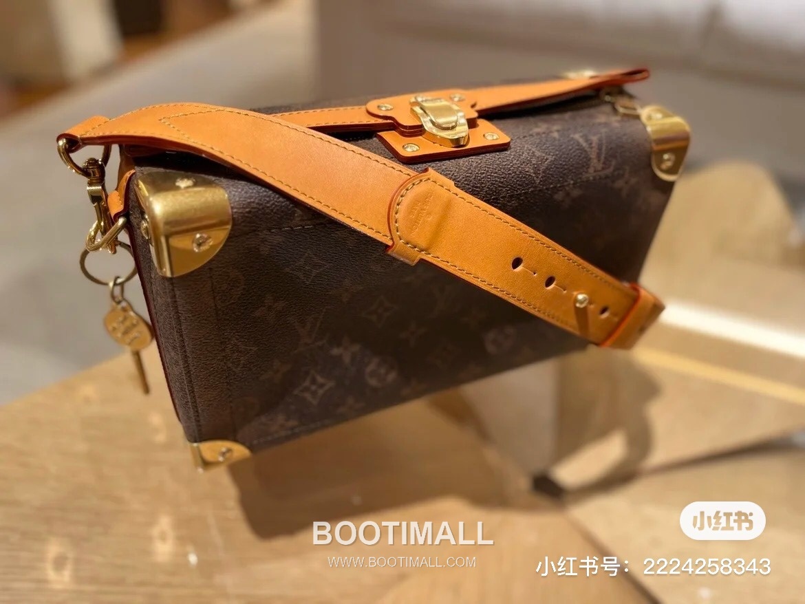 Louis Vuitton Soul Trunk East West Bag Monogram Dust Canvas Structured Shoulder Bag with Metal Corner 루이비통 소울 트렁크 이스트웨스트 모노그램 더스트 캔버스 구조형 숄더백 메탈 코너 M11536 29cm 9