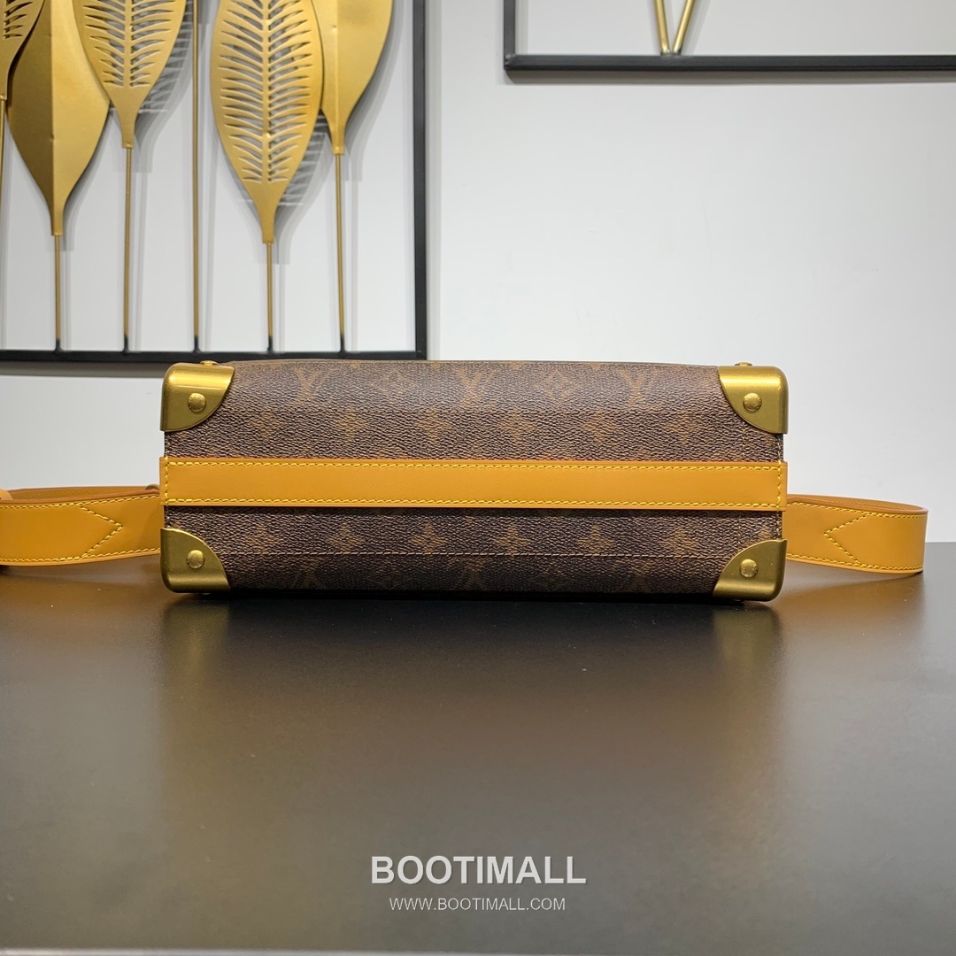 Louis Vuitton Soul Trunk East West Bag Monogram Dust Canvas Structured Shoulder Bag with Metal Corner 루이비통 소울 트렁크 이스트웨스트 모노그램 더스트 캔버스 구조형 숄더백 메탈 코너 M11536 29cm 12