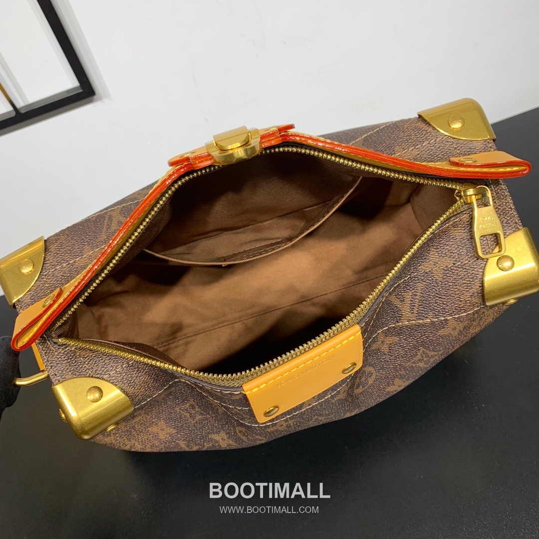 Louis Vuitton Soul Trunk East West Bag Monogram Dust Canvas Structured Shoulder Bag with Metal Corner 루이비통 소울 트렁크 이스트웨스트 모노그램 더스트 캔버스 구조형 숄더백 메탈 코너 M11536 29cm 13