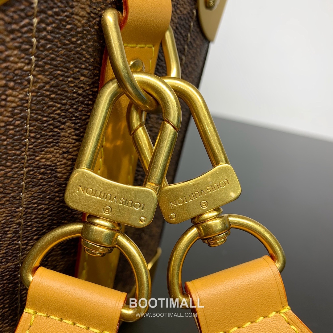 Louis Vuitton Soul Trunk East West Bag Monogram Dust Canvas Structured Shoulder Bag with Metal Corner 루이비통 소울 트렁크 이스트웨스트 모노그램 더스트 캔버스 구조형 숄더백 메탈 코너 M11536 29cm 16