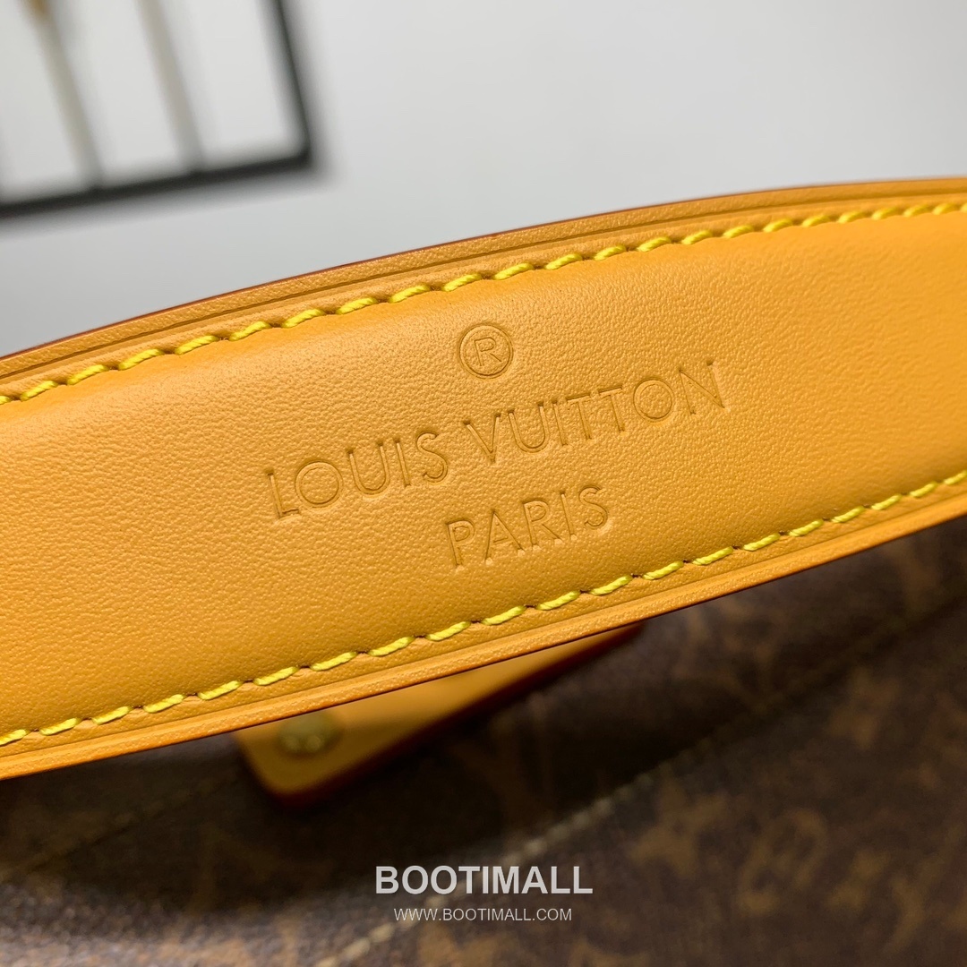 Louis Vuitton Soul Trunk East West Bag Monogram Dust Canvas Structured Shoulder Bag with Metal Corner 루이비통 소울 트렁크 이스트웨스트 모노그램 더스트 캔버스 구조형 숄더백 메탈 코너 M11536 29cm 17