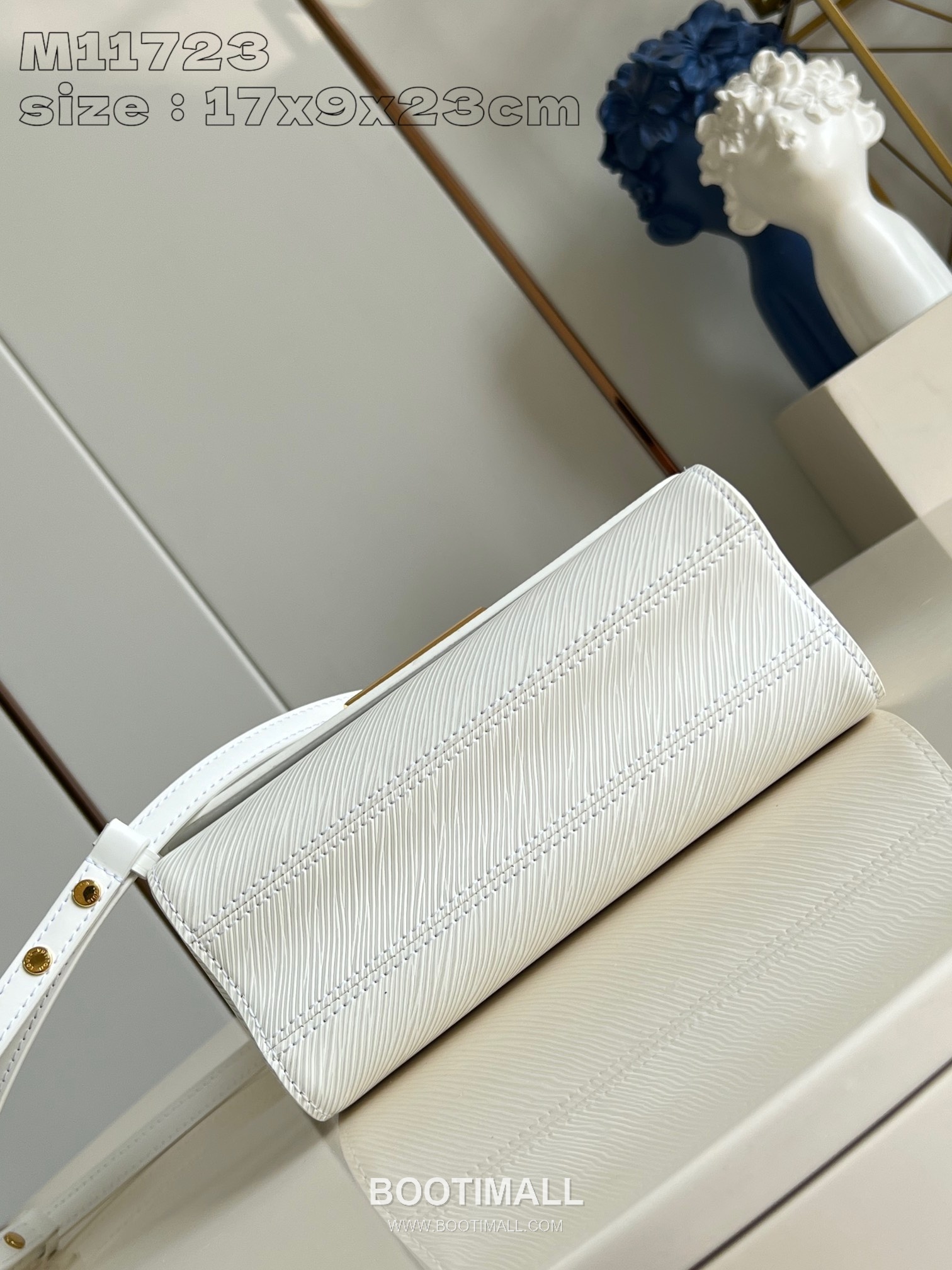 Louis Vuitton Twist MM Bag Epi Leather Chain Shoulder Bag with Enamel Monogram Flower Charm 루이비통 트위스트 MM 에피 레더 체인 숄더백 에나멜 플라워 참 M11723 23cm 6