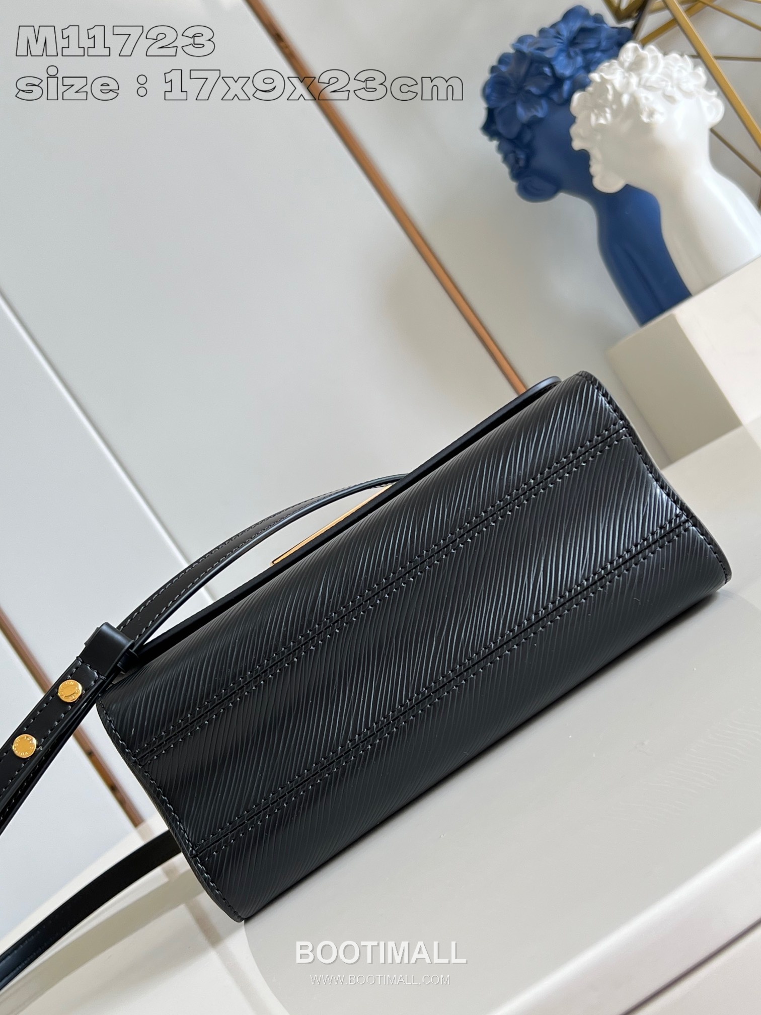 Louis Vuitton Twist MM Bag Epi Leather Chain Shoulder Bag with Enamel Monogram Flower Charm 루이비통 트위스트 MM 에피 레더 체인 숄더백 에나멜 플라워 참 M11723 23cm 6