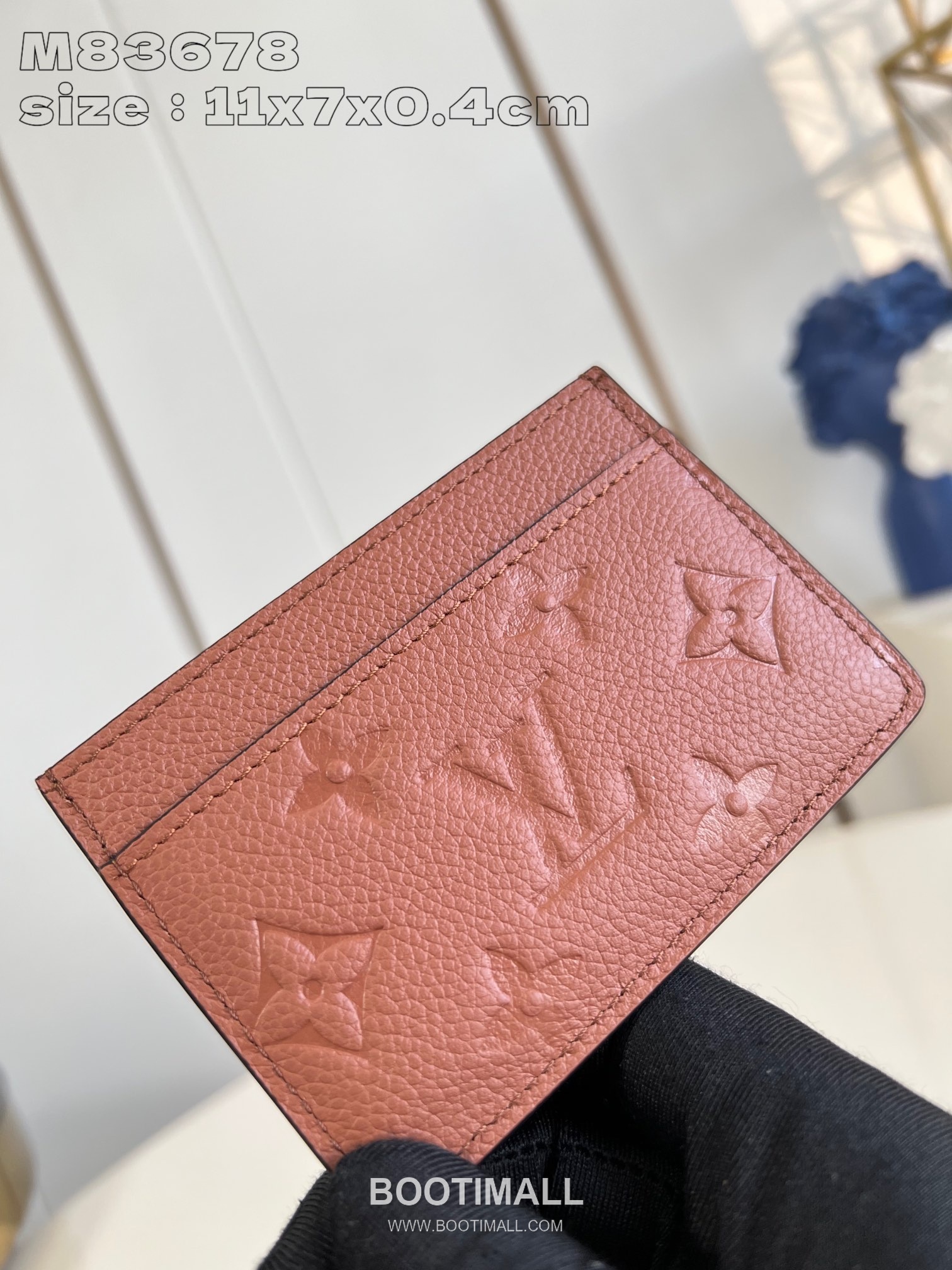 Louis Vuitton Card Holder Monogram Embossed Leather Slim Card Holder with Central Pocket 루이비통 모노그램 엠보싱 레더 슬림 카드지갑 센트럴 포켓 M83678 11cm 4