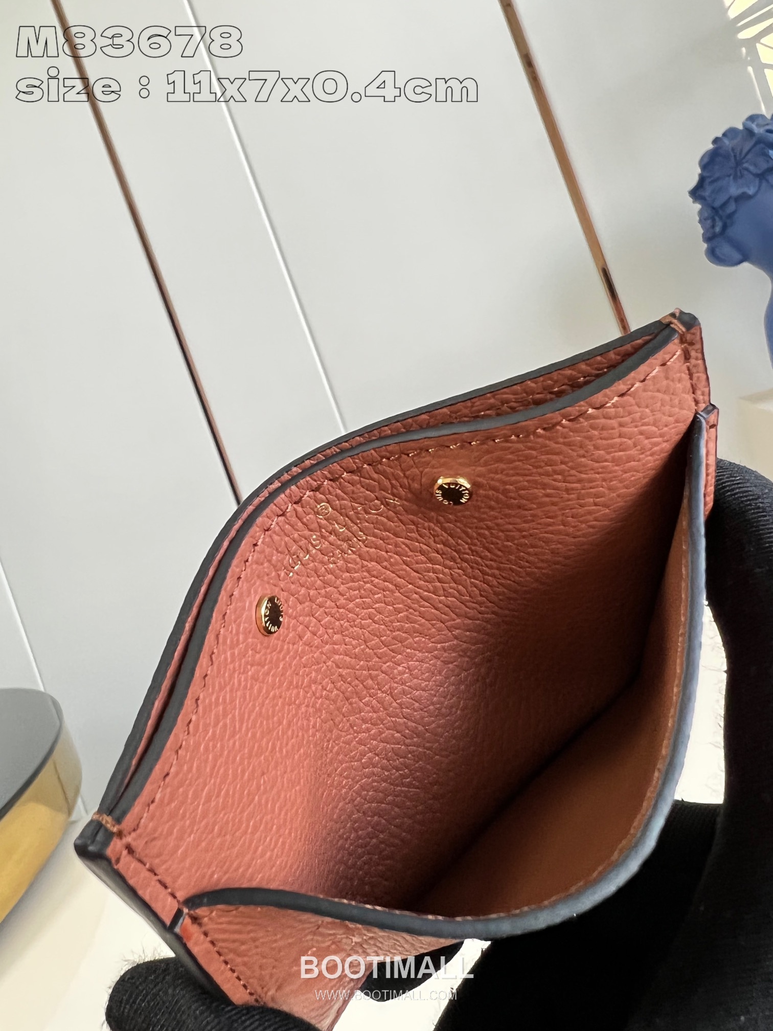 Louis Vuitton Card Holder Monogram Embossed Leather Slim Card Holder with Central Pocket 루이비통 모노그램 엠보싱 레더 슬림 카드지갑 센트럴 포켓 M83678 11cm 5