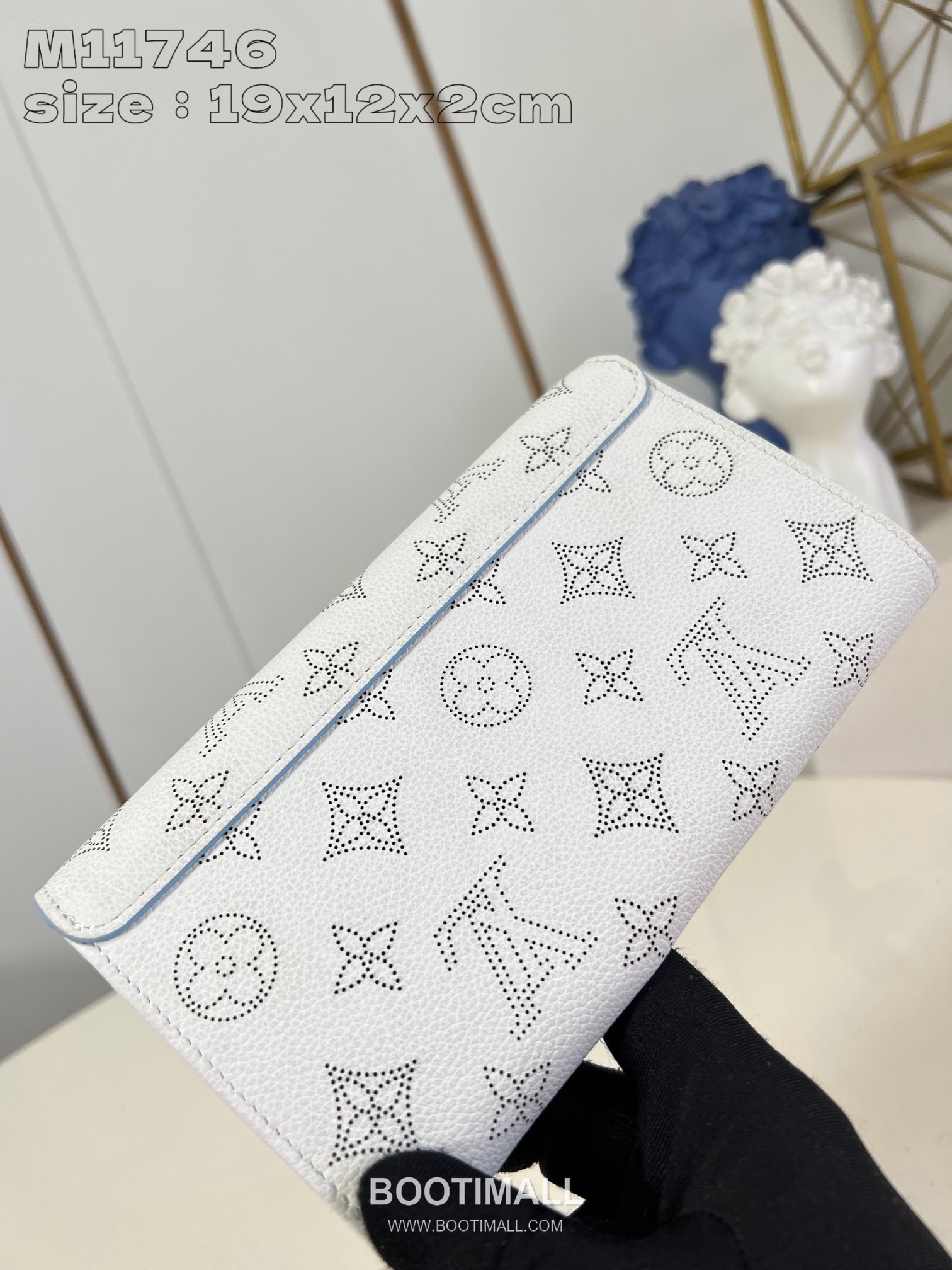 Louis Vuitton Iris Wallet Perforated Calfskin Leather Flap Long Wallet with Zip Coin Pocket 루이비통 아이리스 퍼포레이티드 카프스킨 레더 플랩 장지갑 집 코인포켓 M11746 19cm 4