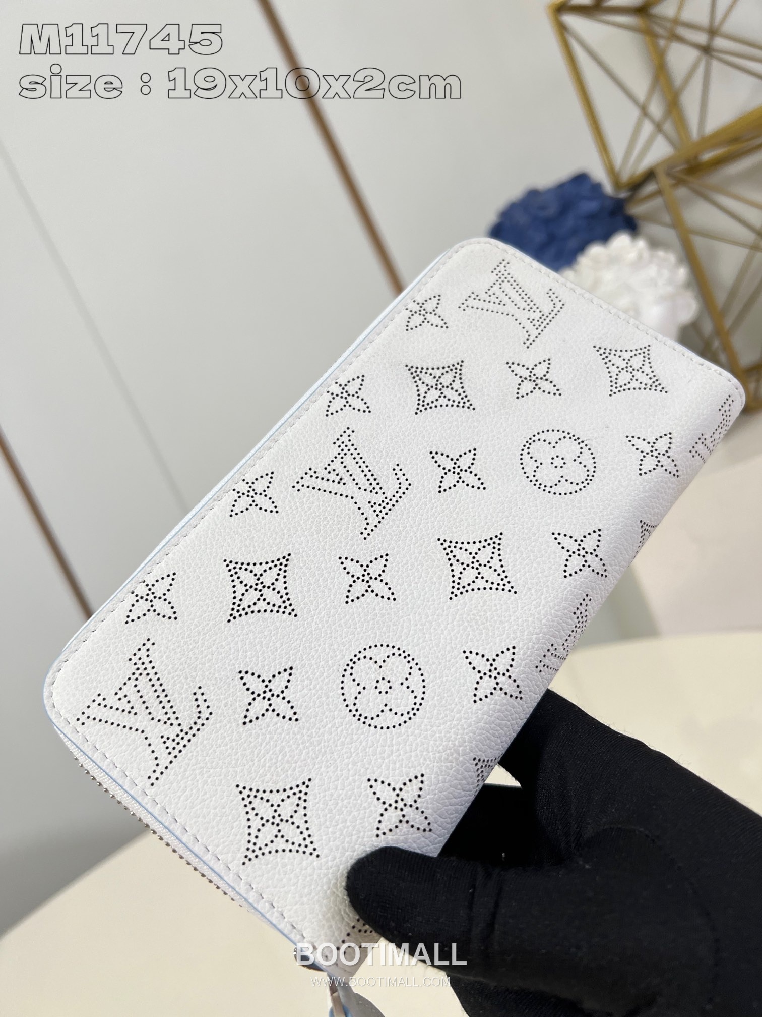 Louis Vuitton Zippy Wallet Mahina Calfskin Leather Zip Around Long Wallet with Card Slots 루이비통 지피 월렛 마히나 카프스킨 레더 집 어라운드 장지갑 카드슬롯 M11745 19.5cm 2