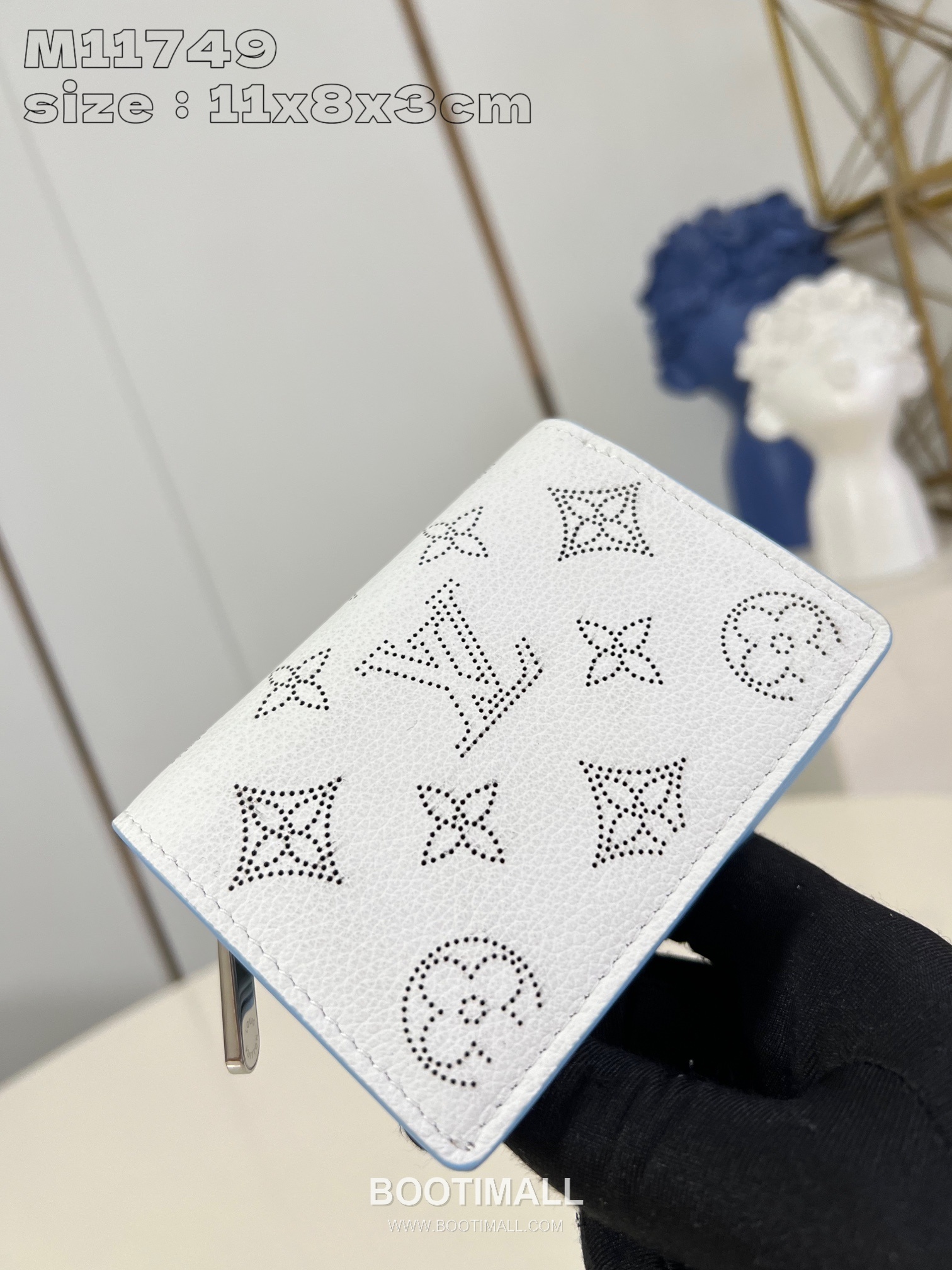 Louis Vuitton Cléa Wallet Mahina Calfskin Leather Perforated Zip Coin Card Holder 루이비통 클레아 마히나 카프스킨 레더 퍼포레이티드 집 코인 카드지갑 M11749 11cm 2