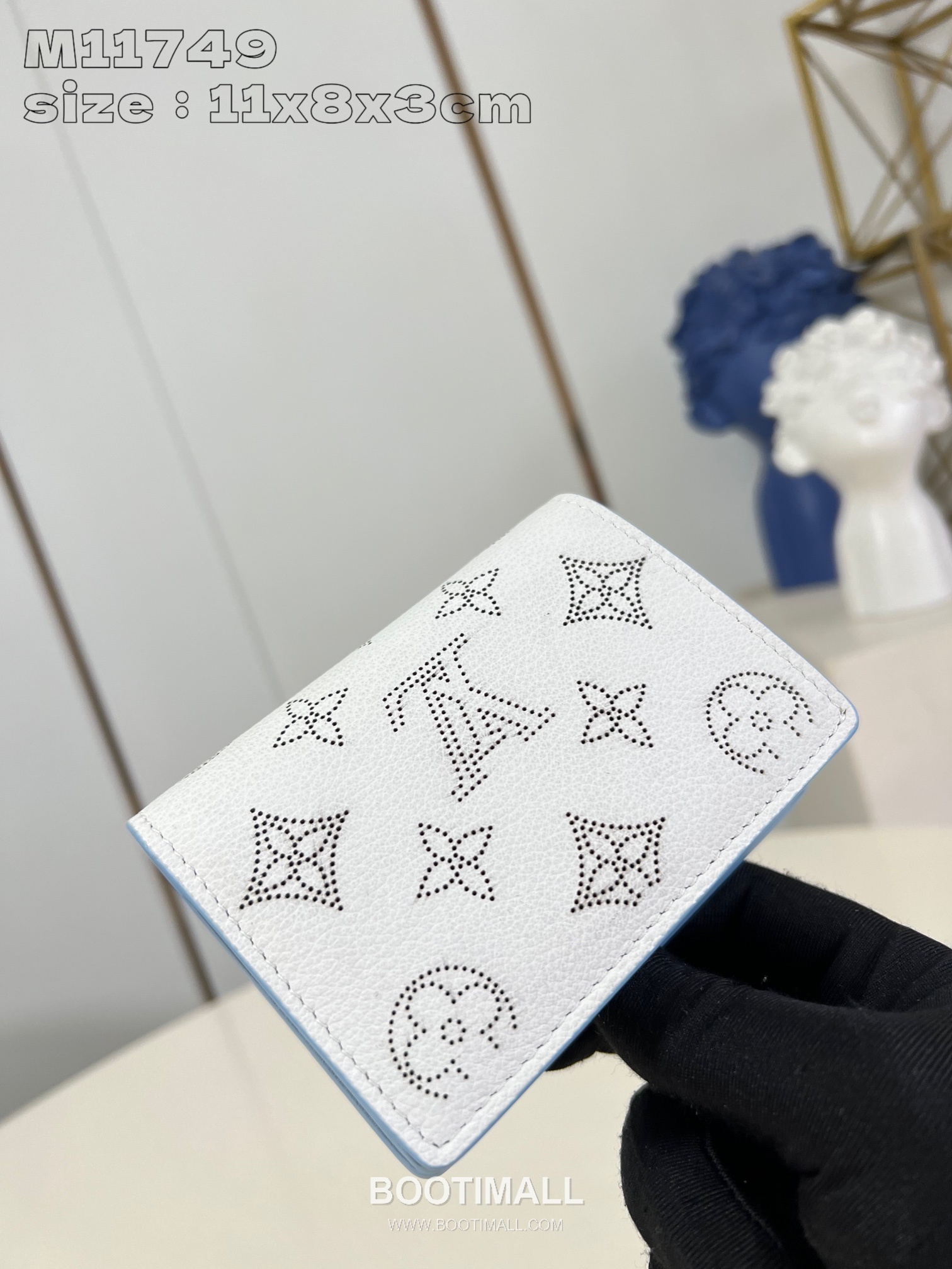 Louis Vuitton Cléa Wallet Mahina Calfskin Leather Perforated Zip Coin Card Holder 루이비통 클레아 마히나 카프스킨 레더 퍼포레이티드 집 코인 카드지갑 M11749 11cm 3