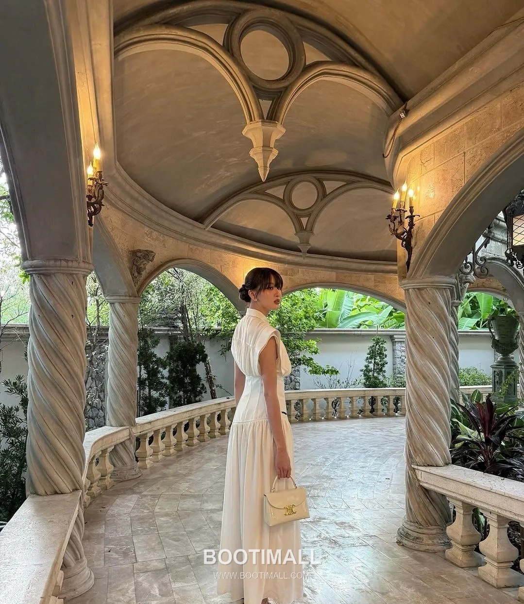 Celine Teen Classic Box Bag Calfskin Leather Crossbody Bag with Metal Lock 셀린느 틴 클래식 박스 카프스킨 레더 크로스바디백 메탈락 118113 20cm 8