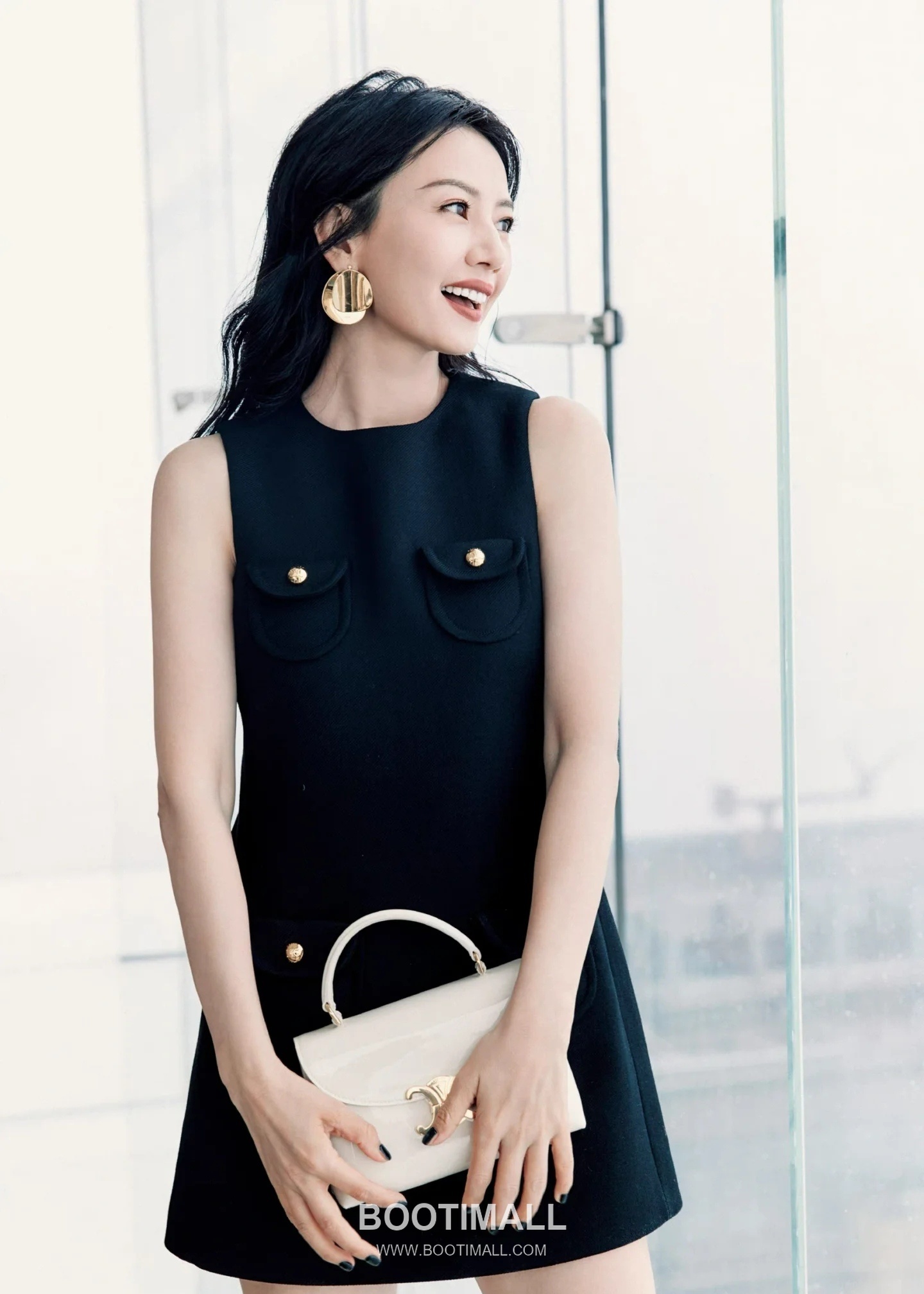 Celine Teen Classic Box Bag Calfskin Leather Crossbody Bag with Metal Lock 셀린느 틴 클래식 박스 카프스킨 레더 크로스바디백 메탈락 118113 20cm 9