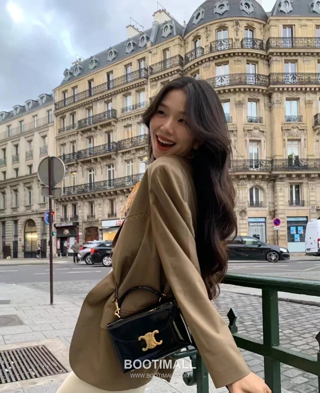 Celine Teen Classic Box Bag Calfskin Leather Crossbody Bag with Metal Lock 셀린느 틴 클래식 박스 카프스킨 레더 크로스바디백 메탈락 118113 20cm 2