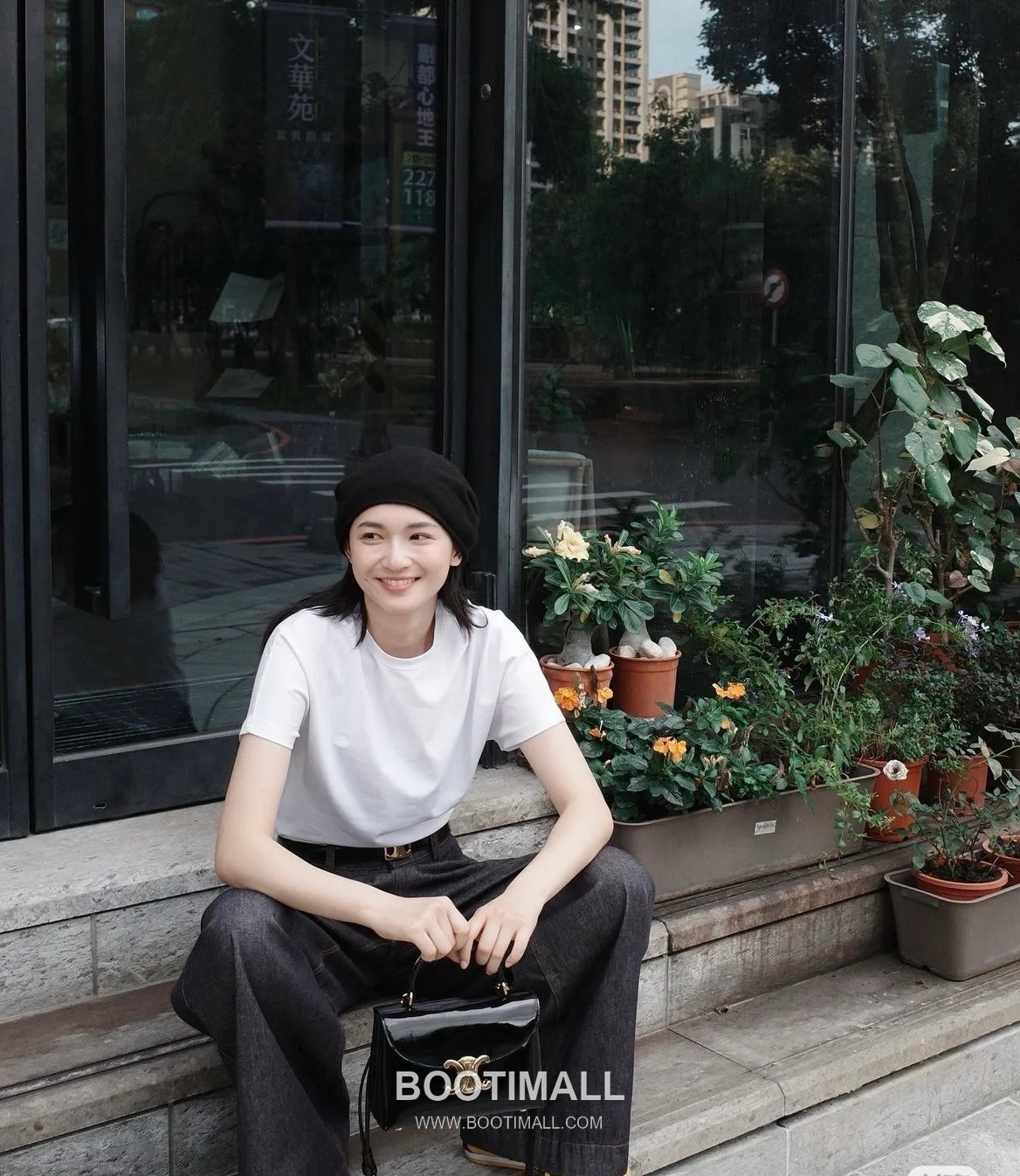 Celine Teen Classic Box Bag Calfskin Leather Crossbody Bag with Metal Lock 셀린느 틴 클래식 박스 카프스킨 레더 크로스바디백 메탈락 118113 20cm 7