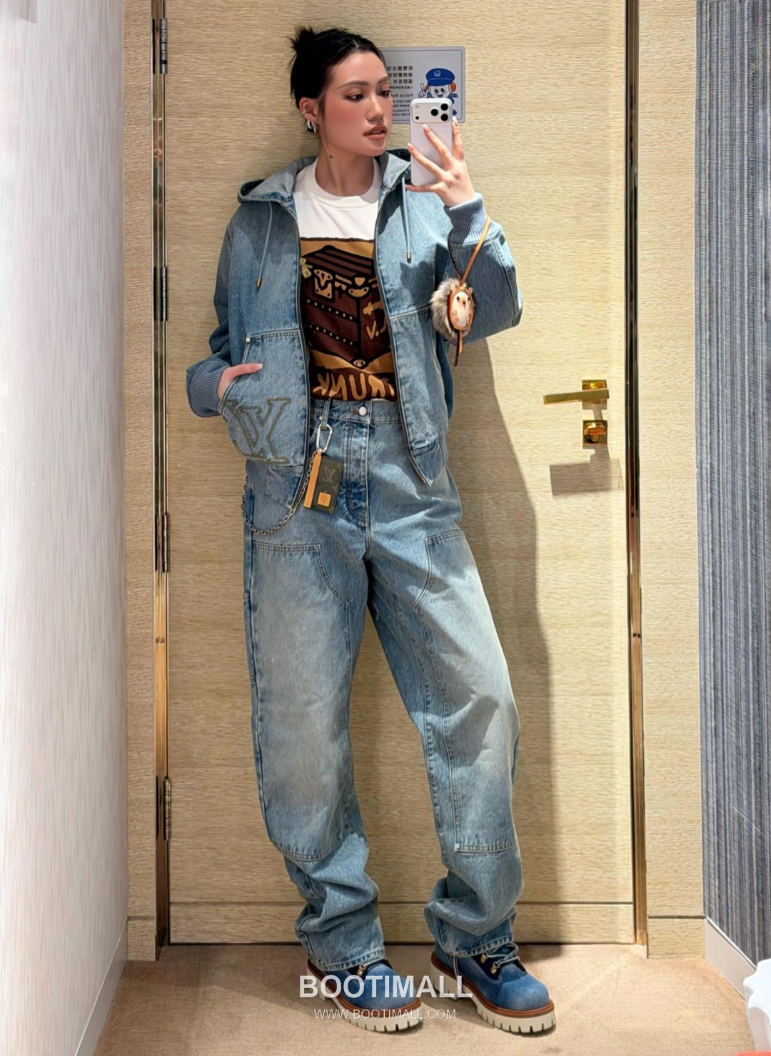 Louis Vuitton 2026SS Washed Cotton Denim Pants with Double Knee Distressed Detail 루이비통 2026SS 워시드 코튼 데님 팬츠 더블니 스트럭처 디스트로이드 디테일 1
