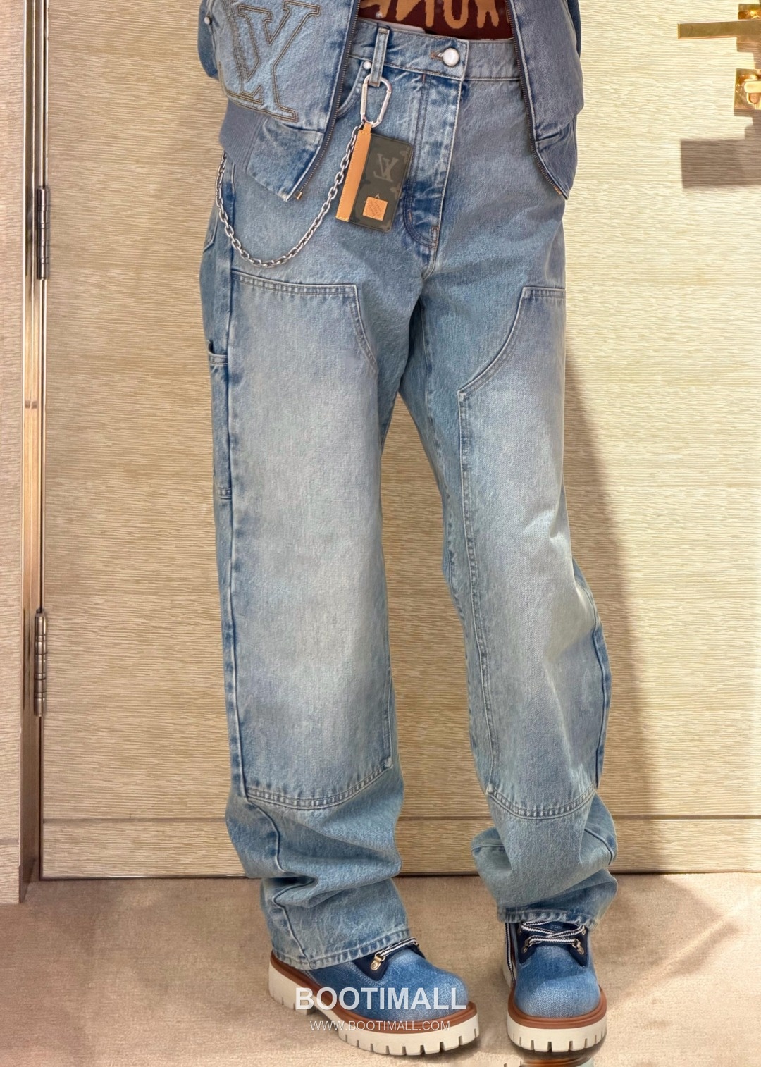 Louis Vuitton 2026SS Washed Cotton Denim Pants with Double Knee Distressed Detail 루이비통 2026SS 워시드 코튼 데님 팬츠 더블니 스트럭처 디스트로이드 디테일 2
