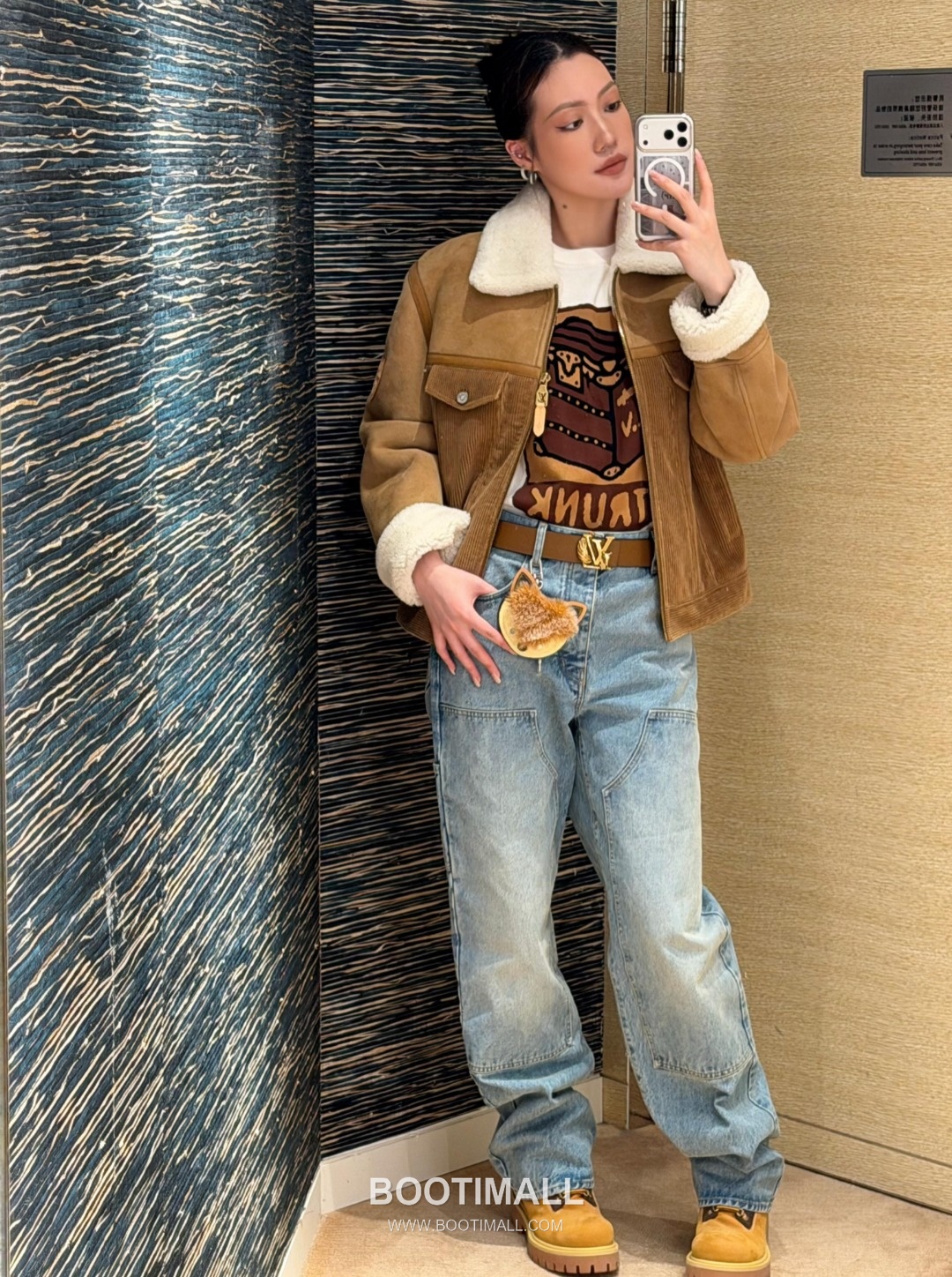 Louis Vuitton 2026SS Washed Cotton Denim Pants with Double Knee Distressed Detail 루이비통 2026SS 워시드 코튼 데님 팬츠 더블니 스트럭처 디스트로이드 디테일 3