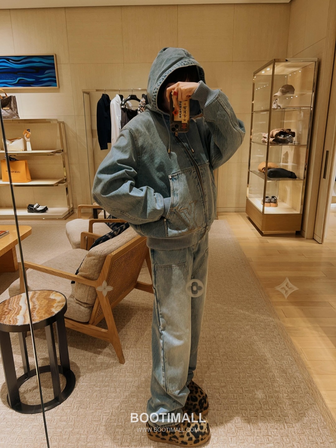 Louis Vuitton 2026SS Washed Cotton Denim Pants with Double Knee Distressed Detail 루이비통 2026SS 워시드 코튼 데님 팬츠 더블니 스트럭처 디스트로이드 디테일 6