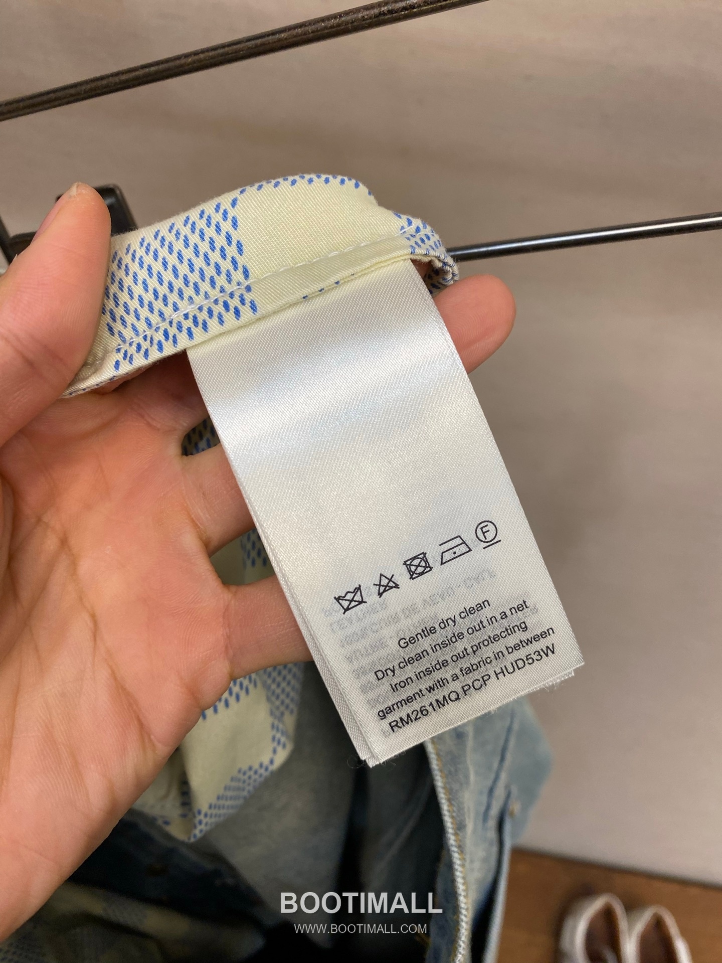 Louis Vuitton 2026SS Washed Cotton Denim Pants with Double Knee Distressed Detail 루이비통 2026SS 워시드 코튼 데님 팬츠 더블니 스트럭처 디스트로이드 디테일 15