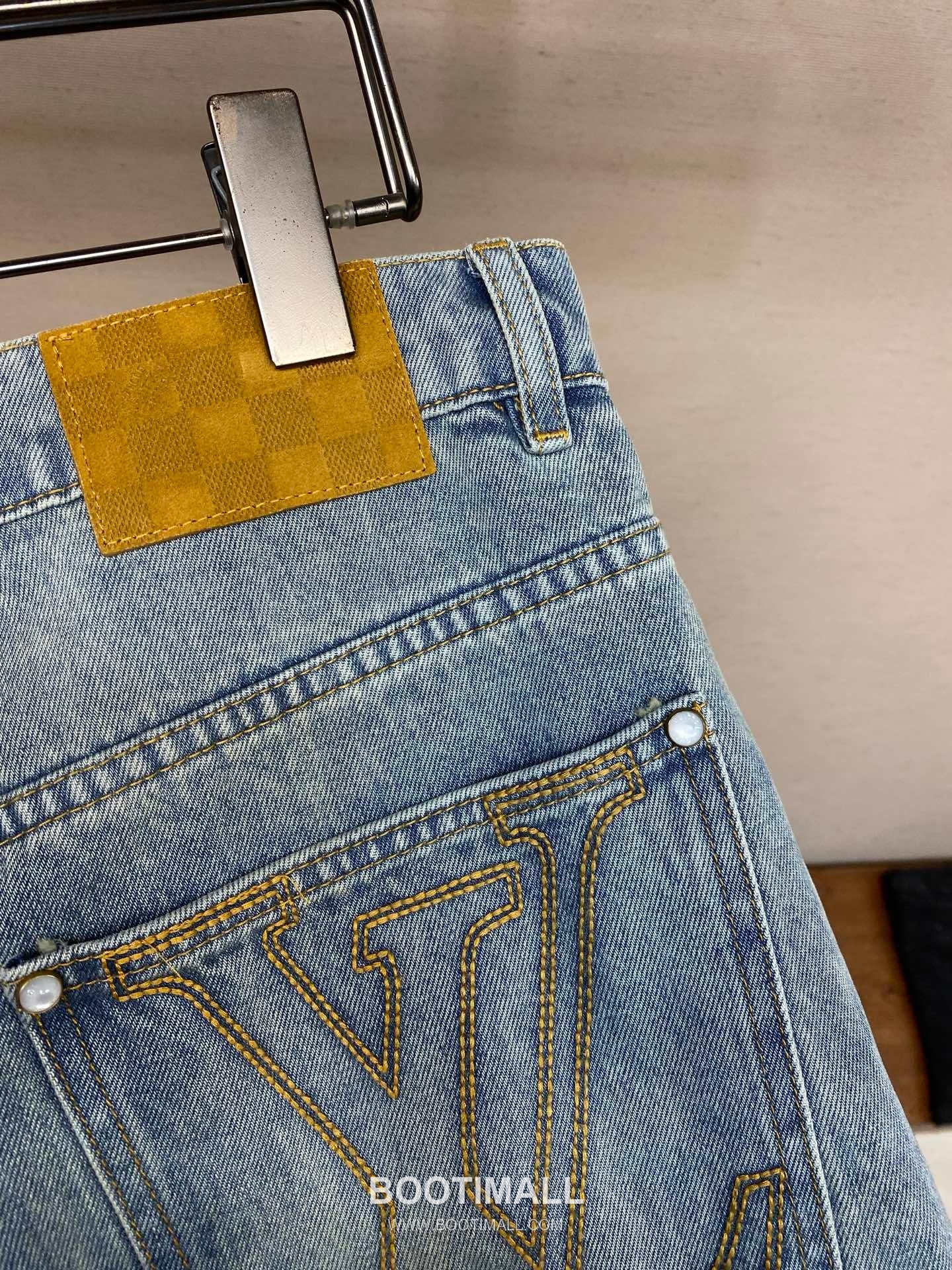 Louis Vuitton 2026SS Washed Cotton Denim Pants with Double Knee Distressed Detail 루이비통 2026SS 워시드 코튼 데님 팬츠 더블니 스트럭처 디스트로이드 디테일 17