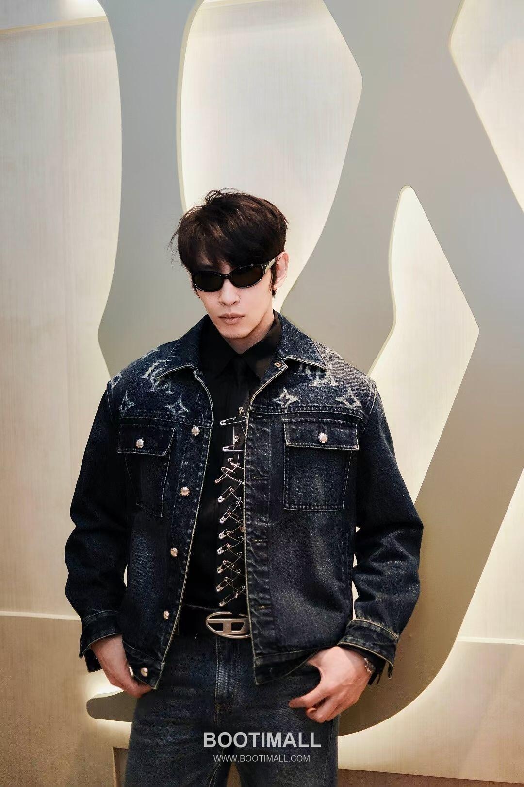 Louis Vuitton 2026SS Distressed Washed Cotton Denim Trucker Jacket with Monogram Patch 루이비통 2026SS 디스트로이드 워시드 코튼 데님 트러커 재킷 모노그램 패치 2