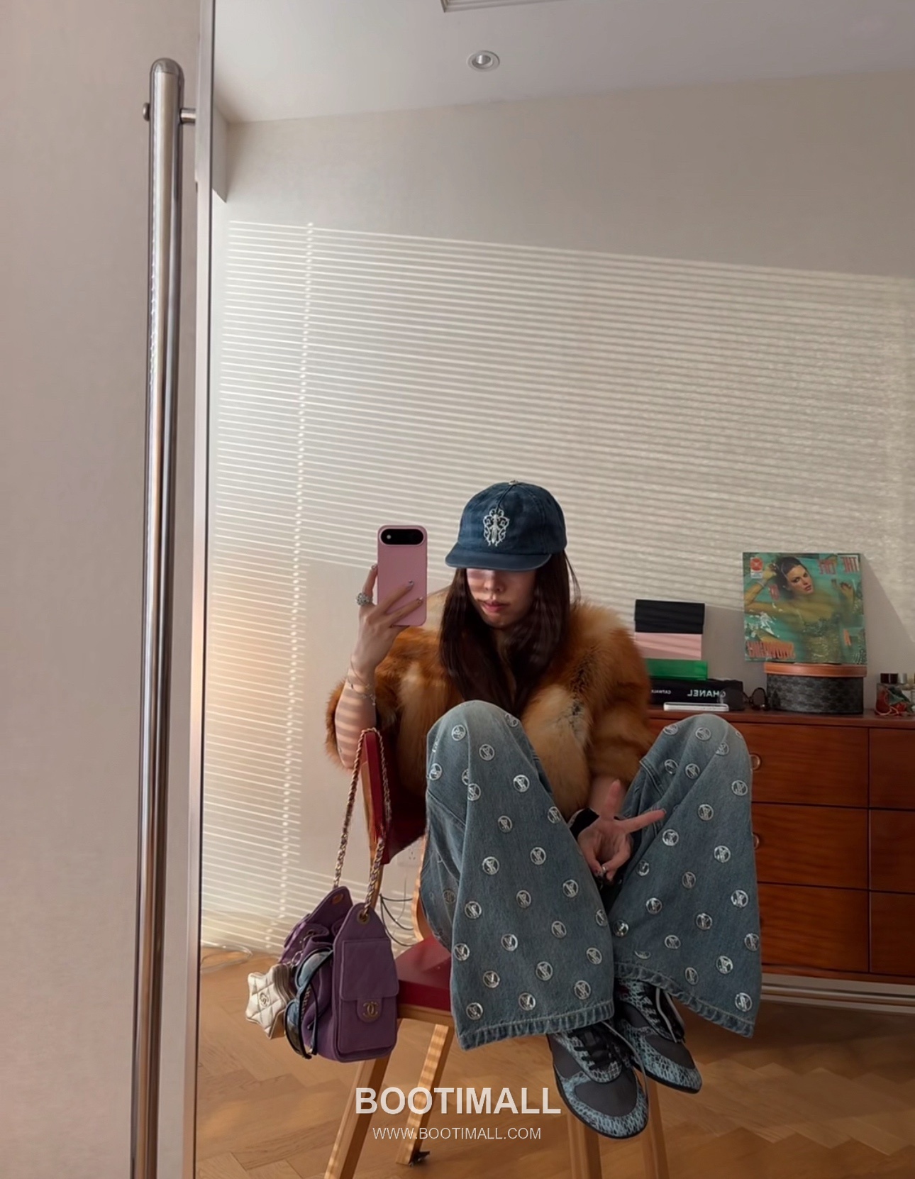 Louis Vuitton 2026SS Monogram Sequin Logo Cotton Denim Pants 루이비통 2026SS 모노그램 시퀸 로고 코튼 데님 팬츠 1