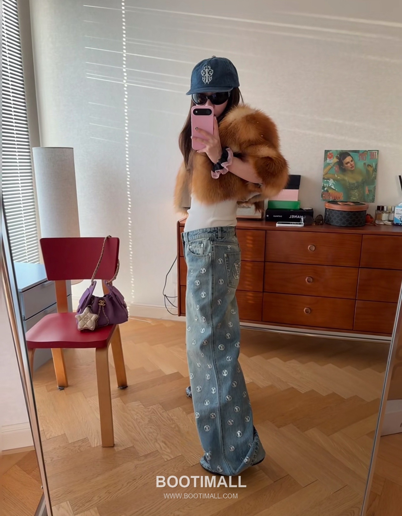 Louis Vuitton 2026SS Monogram Sequin Logo Cotton Denim Pants 루이비통 2026SS 모노그램 시퀸 로고 코튼 데님 팬츠 3