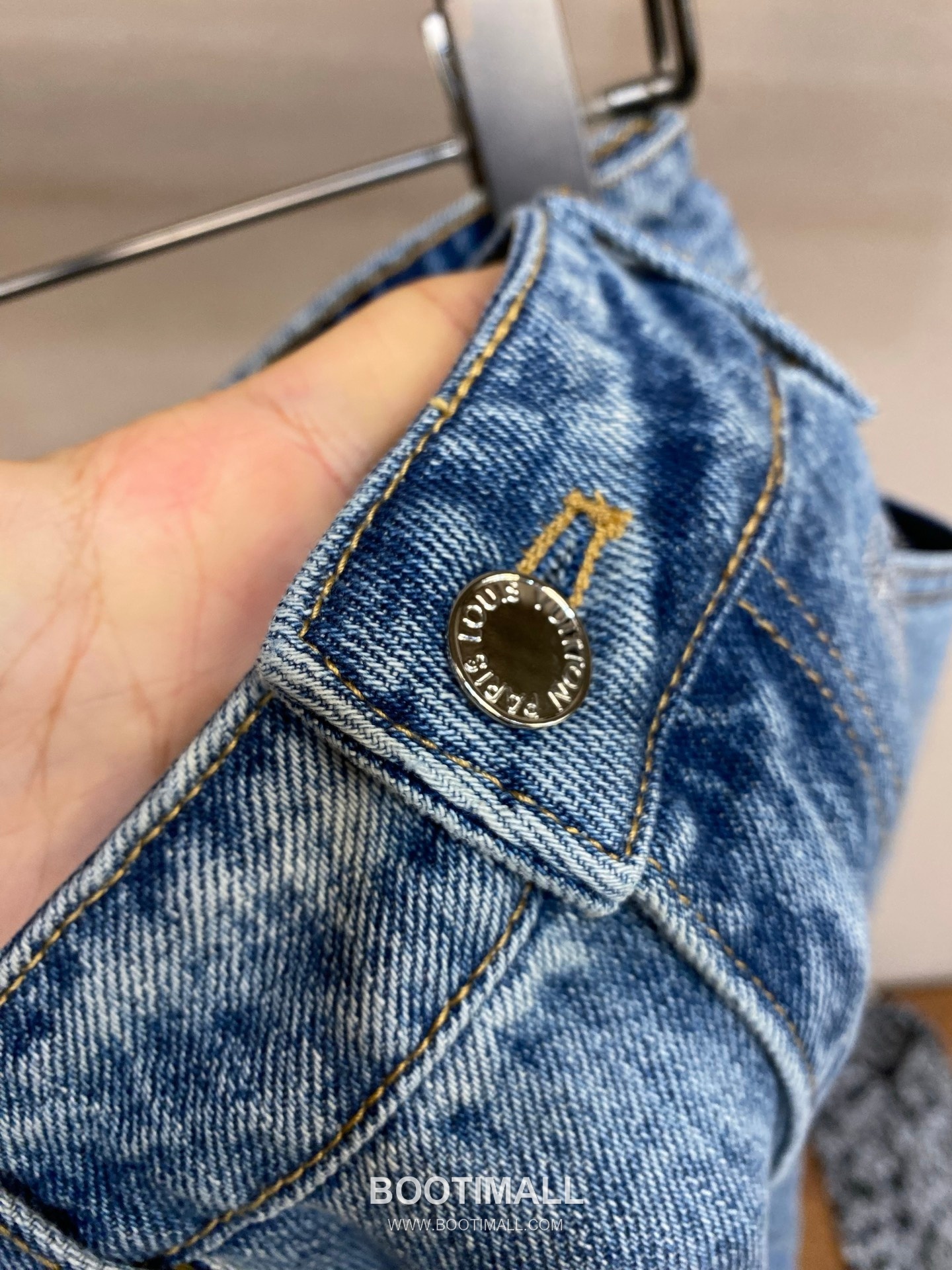 Louis Vuitton 2026SS Monogram Sequin Logo Cotton Denim Pants 루이비통 2026SS 모노그램 시퀸 로고 코튼 데님 팬츠 9