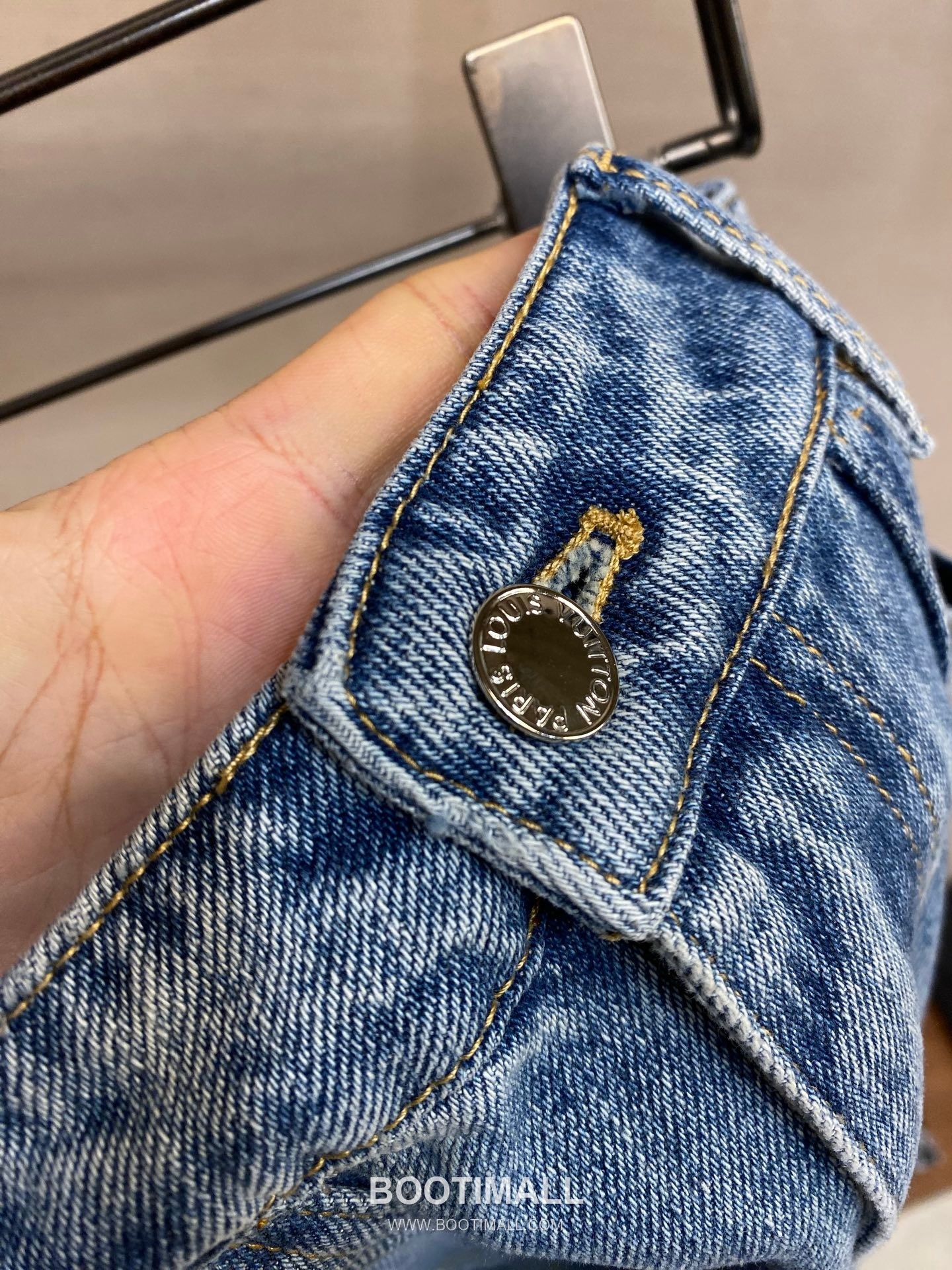 Louis Vuitton 2026SS Monogram Sequin Logo Cotton Denim Pants 루이비통 2026SS 모노그램 시퀸 로고 코튼 데님 팬츠 13