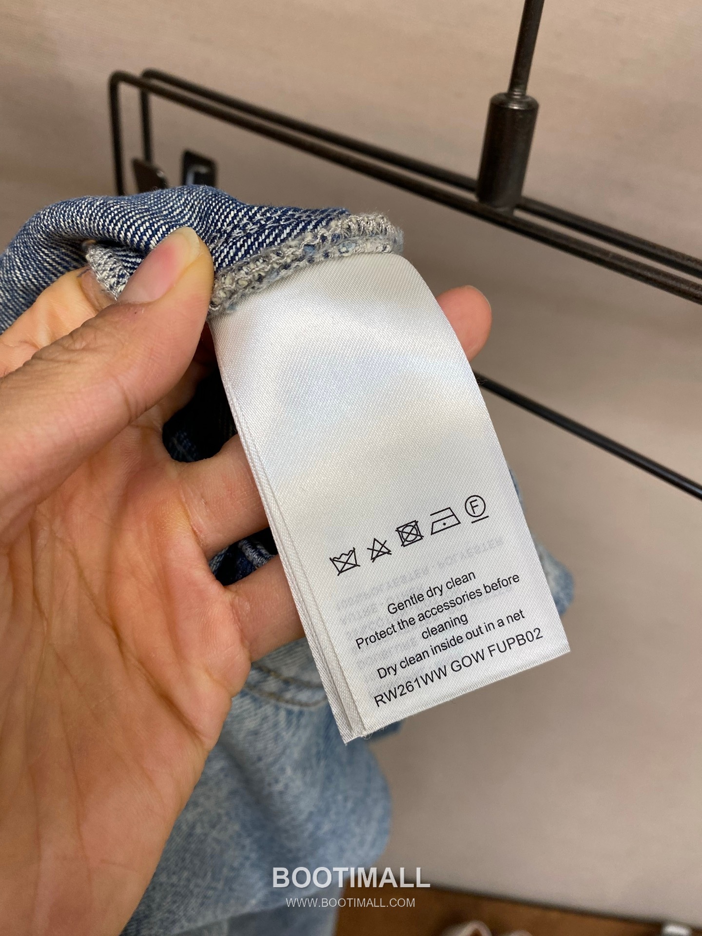 Louis Vuitton 2026SS Monogram Sequin Logo Cotton Denim Pants 루이비통 2026SS 모노그램 시퀸 로고 코튼 데님 팬츠 15