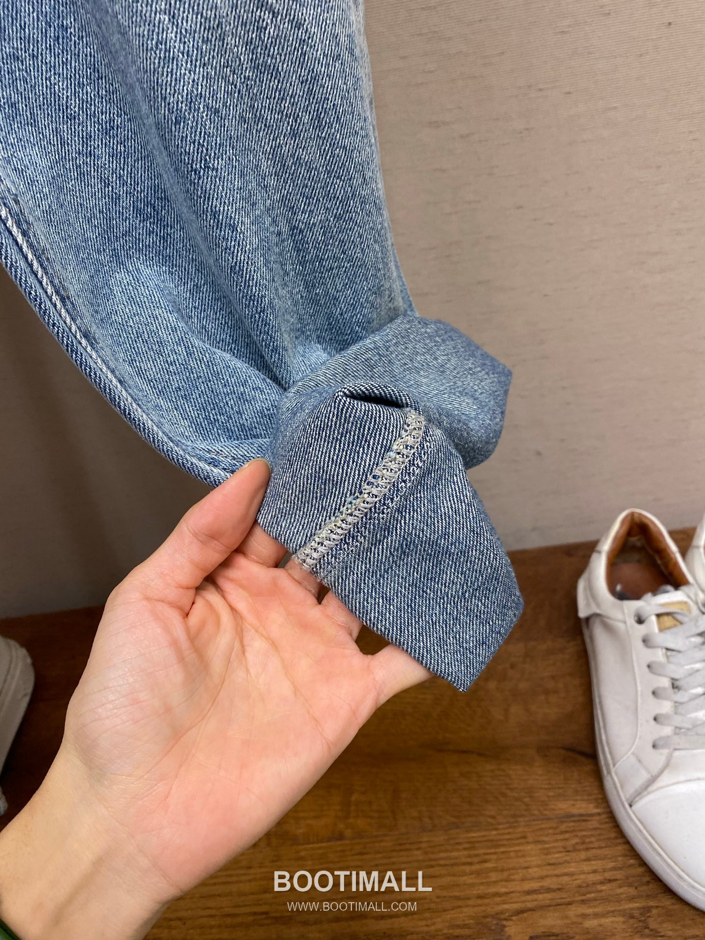 Louis Vuitton 2026SS Monogram Sequin Logo Cotton Denim Pants 루이비통 2026SS 모노그램 시퀸 로고 코튼 데님 팬츠 17