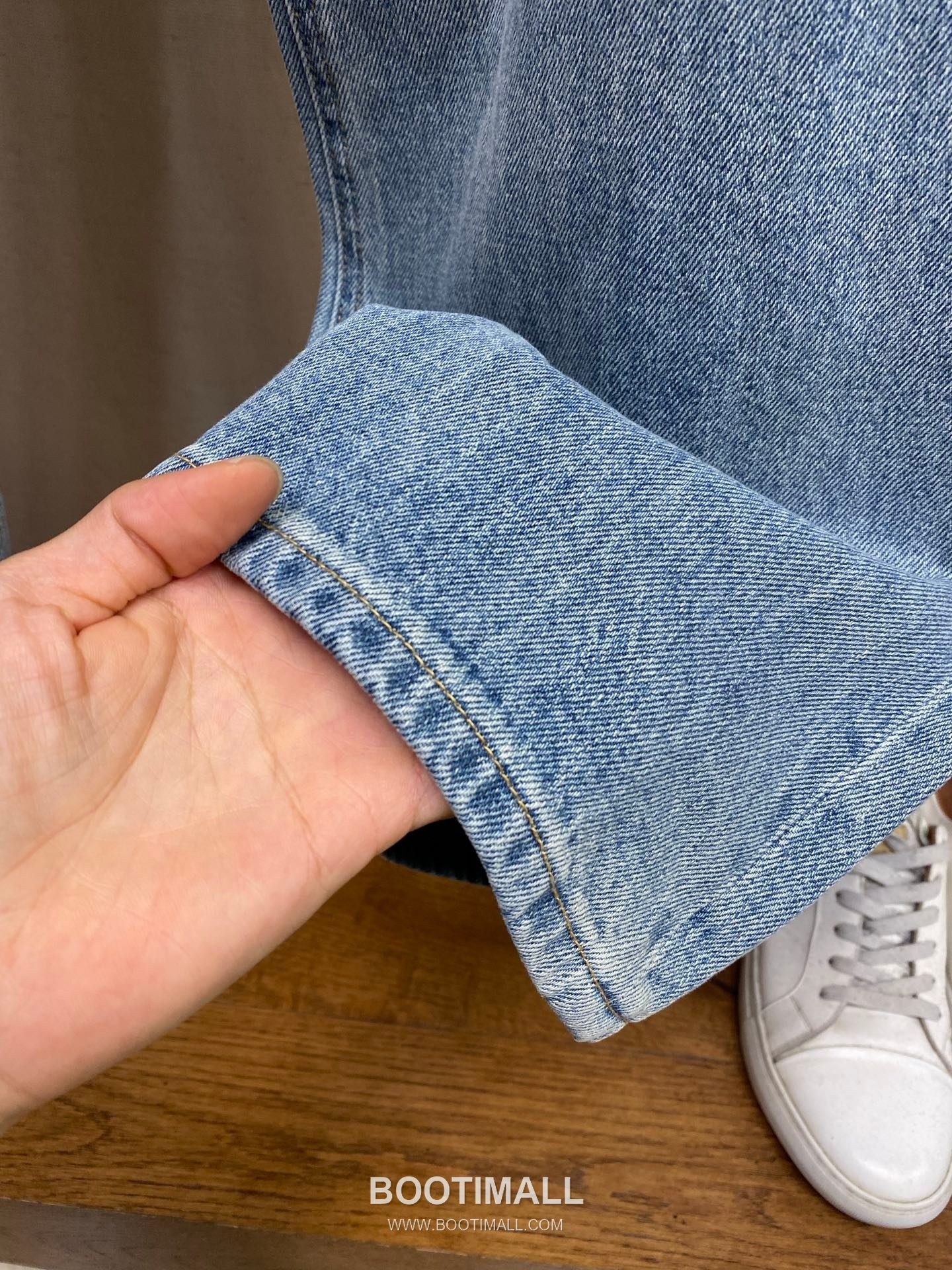 Louis Vuitton 2026SS Monogram Sequin Logo Cotton Denim Pants 루이비통 2026SS 모노그램 시퀸 로고 코튼 데님 팬츠 18