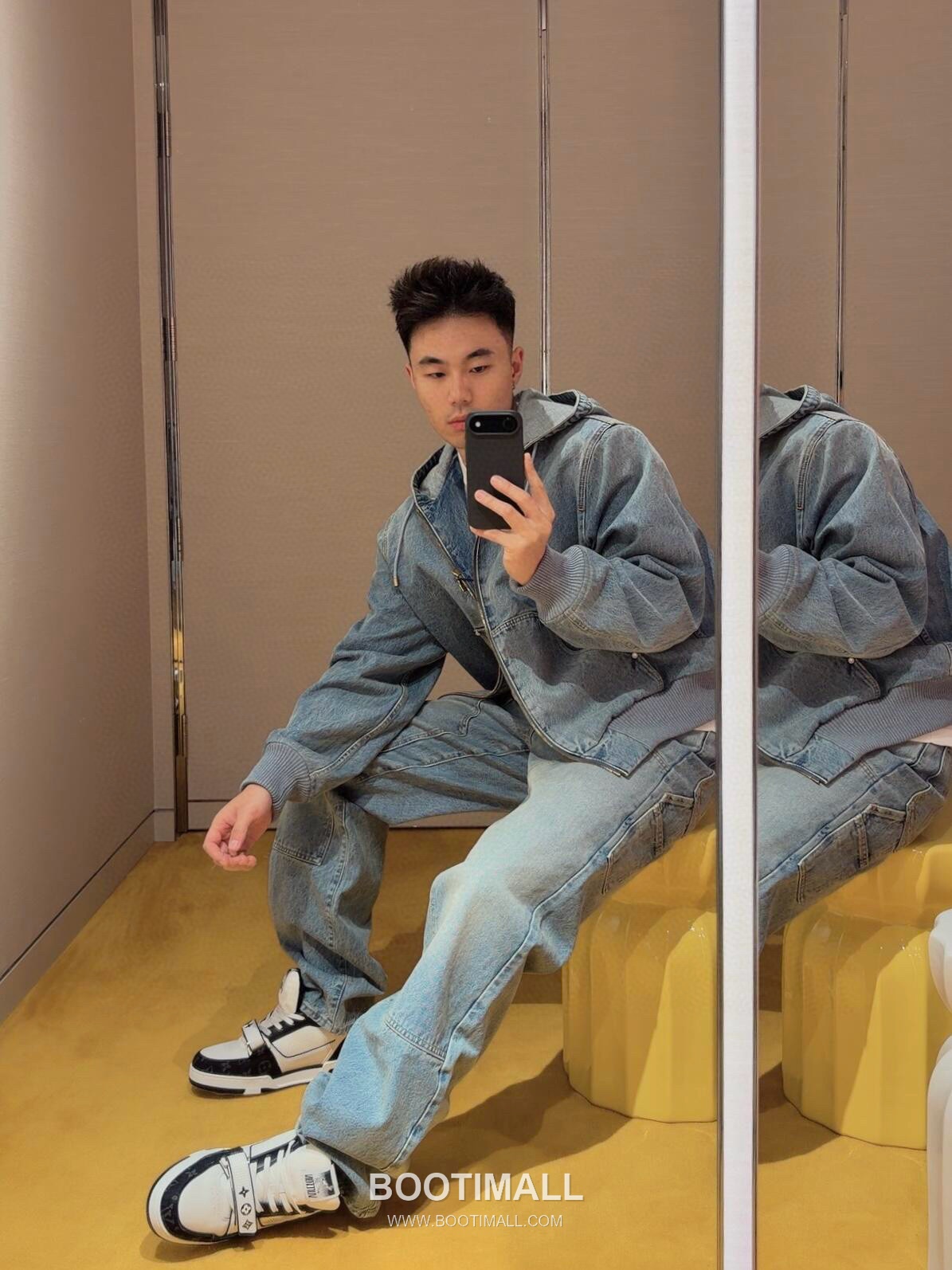 Louis Vuitton 2026SS Washed Cotton Denim Hooded Work Jacket with Embroidered Logo 루이비통 2026SS 워시드 코튼 데님 후드 워크 재킷 자수 로고 4