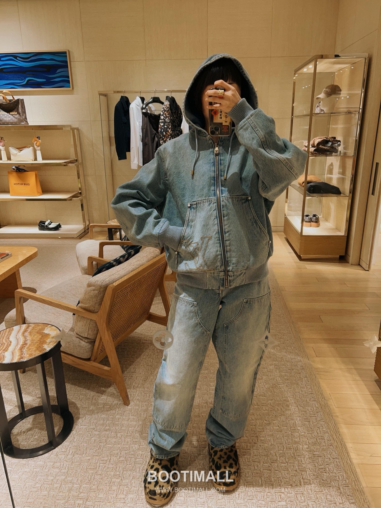 Louis Vuitton 2026SS Washed Cotton Denim Hooded Work Jacket with Embroidered Logo 루이비통 2026SS 워시드 코튼 데님 후드 워크 재킷 자수 로고 7