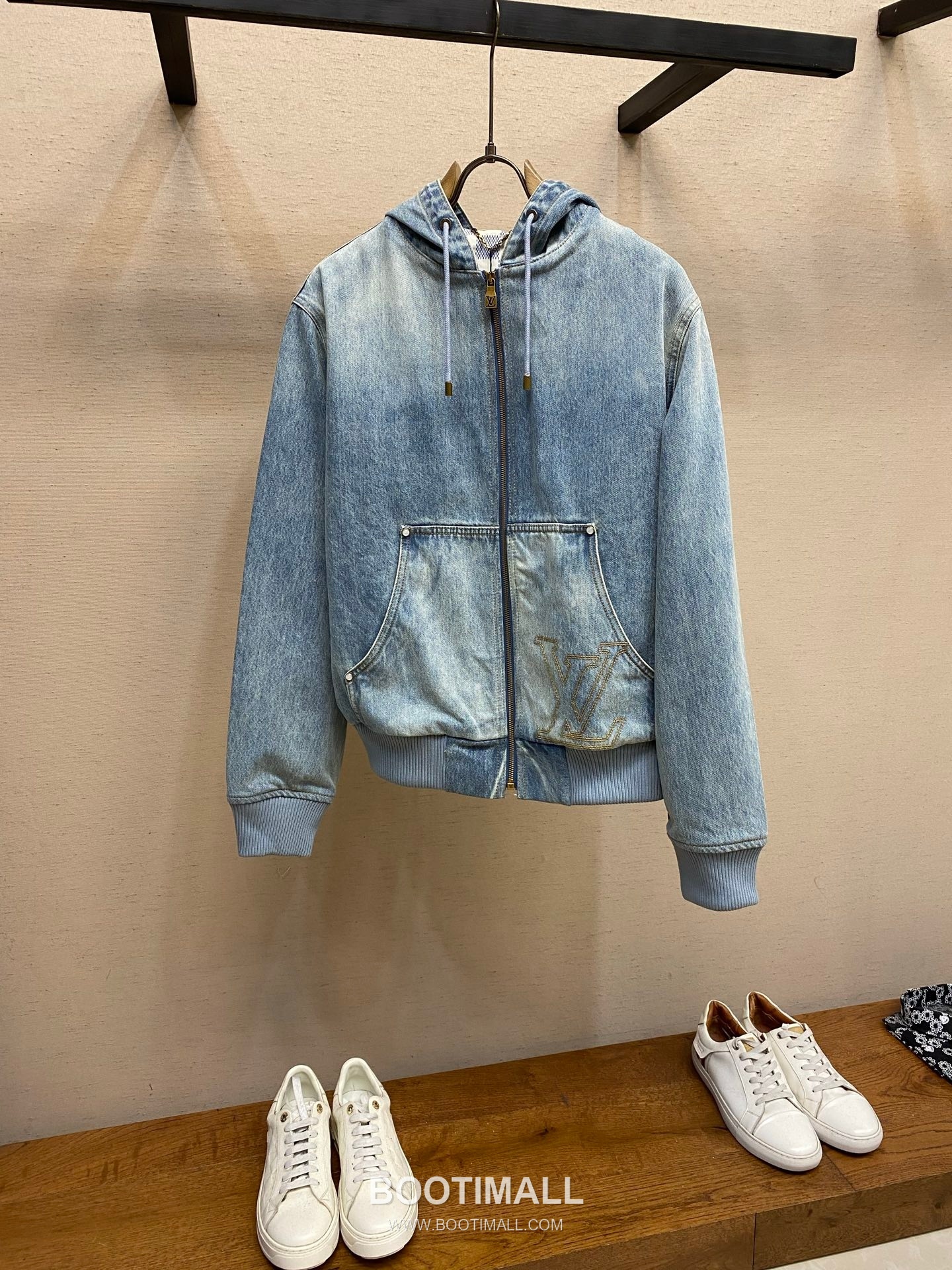 Louis Vuitton 2026SS Washed Cotton Denim Hooded Work Jacket with Embroidered Logo 루이비통 2026SS 워시드 코튼 데님 후드 워크 재킷 자수 로고 11