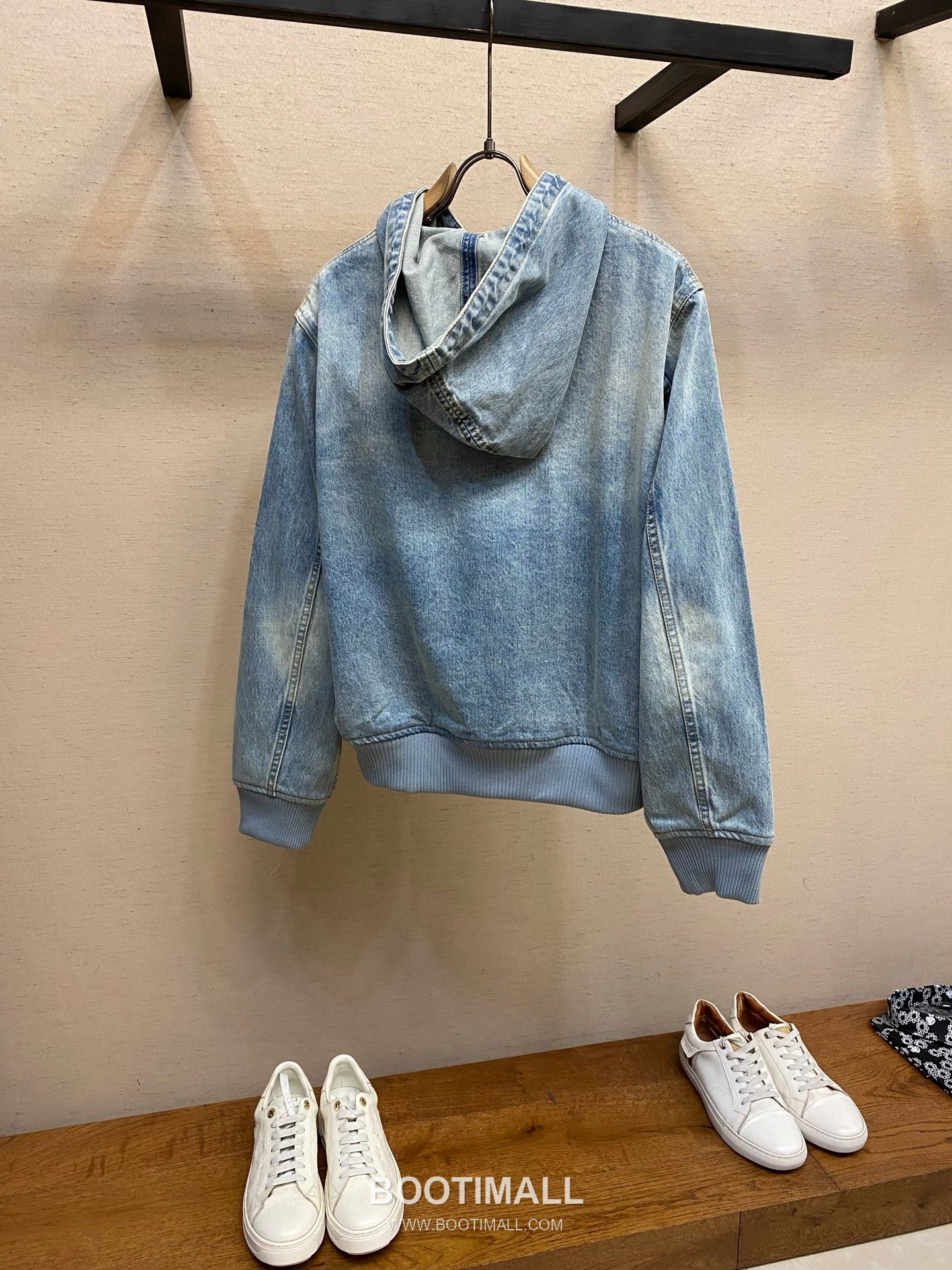 Louis Vuitton 2026SS Washed Cotton Denim Hooded Work Jacket with Embroidered Logo 루이비통 2026SS 워시드 코튼 데님 후드 워크 재킷 자수 로고 12