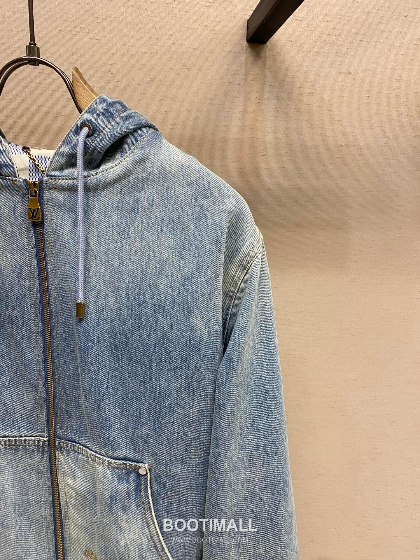 Louis Vuitton 2026SS Washed Cotton Denim Hooded Work Jacket with Embroidered Logo 루이비통 2026SS 워시드 코튼 데님 후드 워크 재킷 자수 로고 13