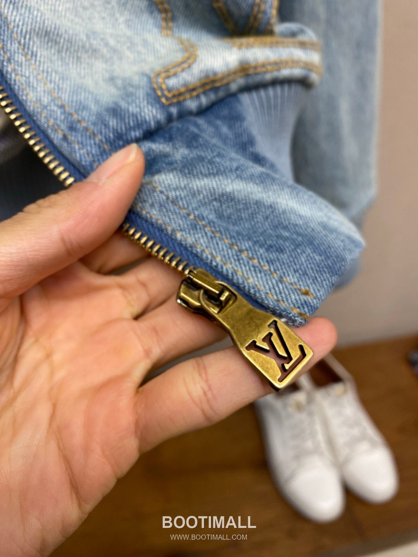 Louis Vuitton 2026SS Washed Cotton Denim Hooded Work Jacket with Embroidered Logo 루이비통 2026SS 워시드 코튼 데님 후드 워크 재킷 자수 로고 15