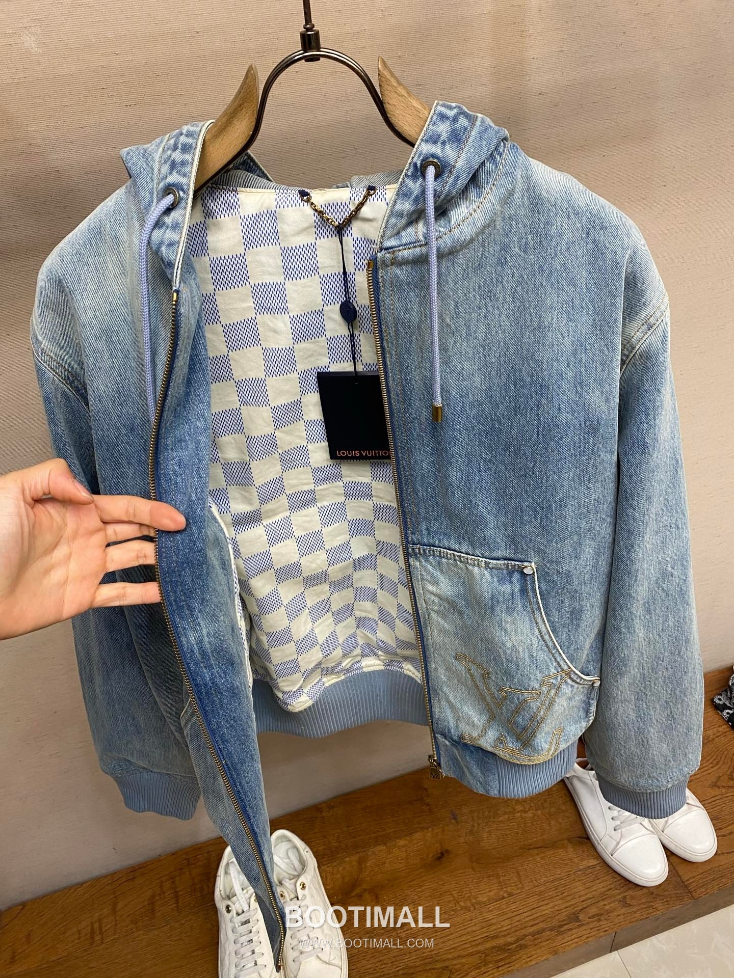 Louis Vuitton 2026SS Washed Cotton Denim Hooded Work Jacket with Embroidered Logo 루이비통 2026SS 워시드 코튼 데님 후드 워크 재킷 자수 로고 16