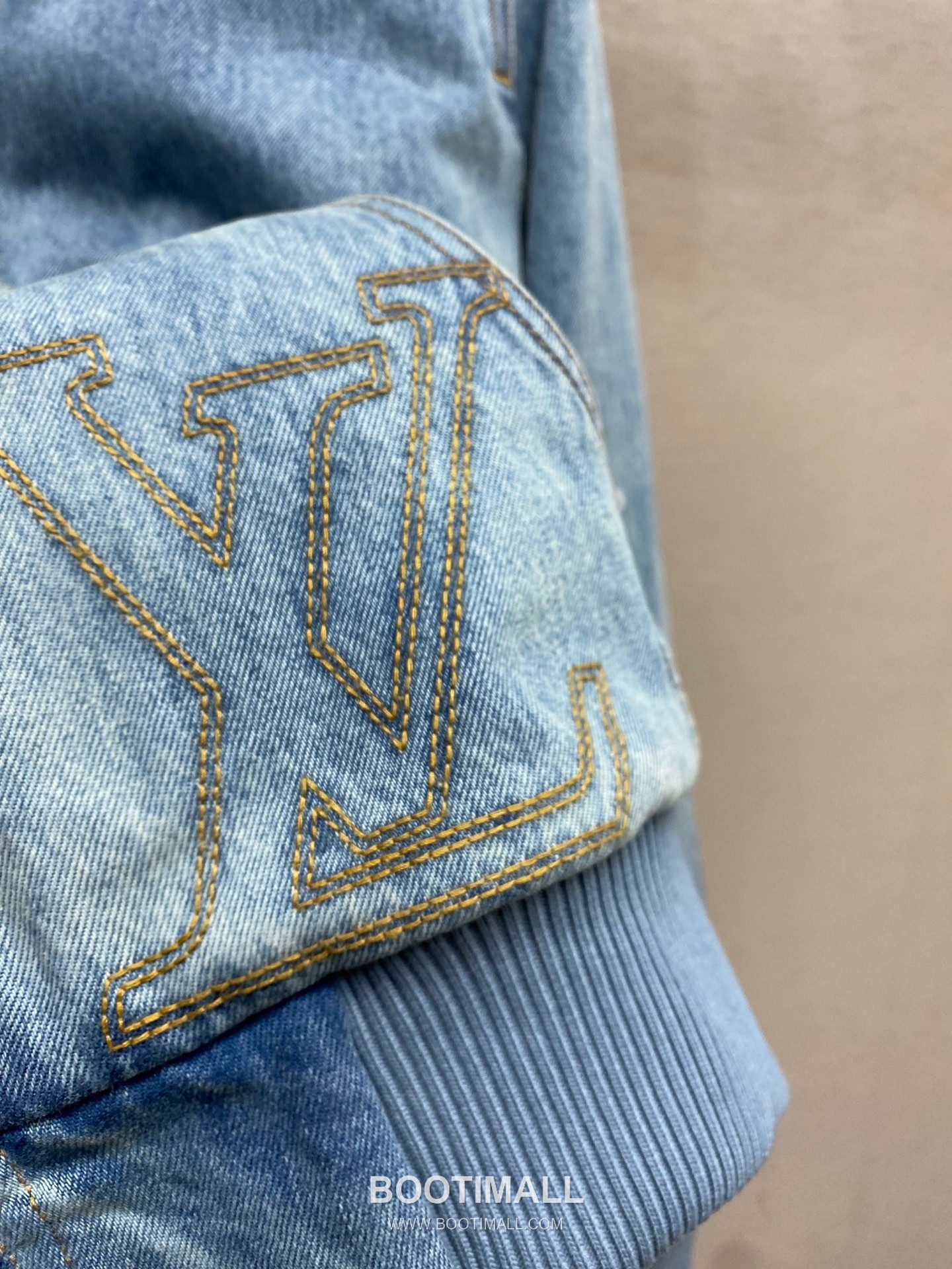 Louis Vuitton 2026SS Washed Cotton Denim Hooded Work Jacket with Embroidered Logo 루이비통 2026SS 워시드 코튼 데님 후드 워크 재킷 자수 로고 19